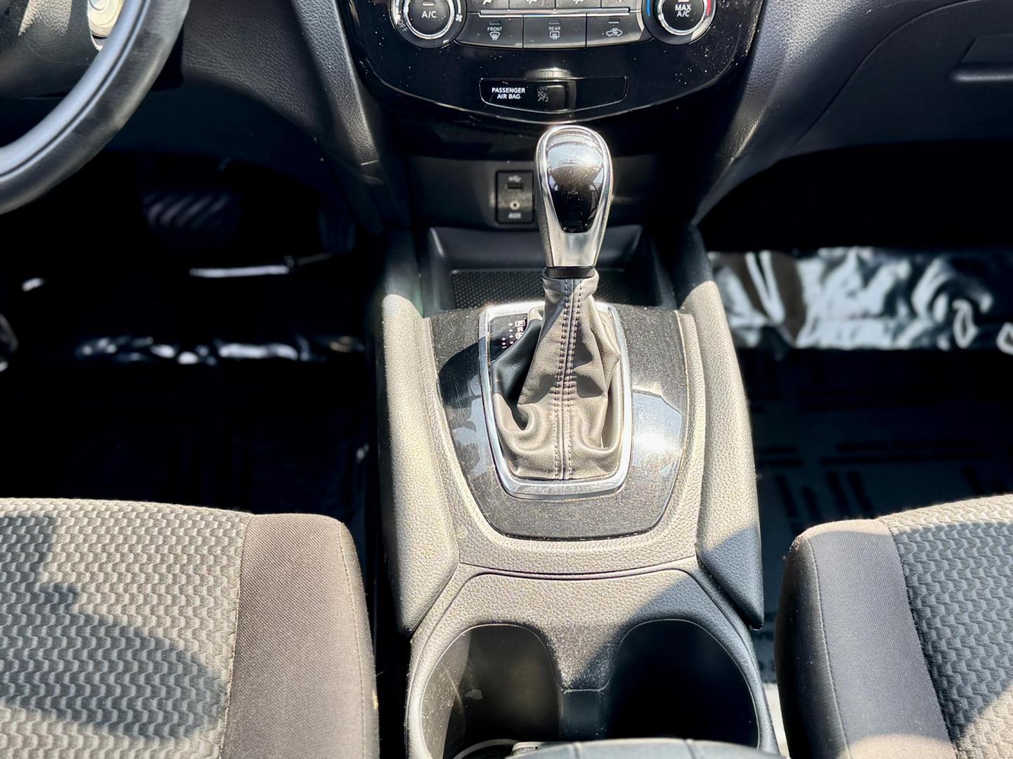 2018 GRAY Nissan Rogue Sport SL (JN1BJ1CPXJW) with an 2.0L L4 DOHC 16V engine, CVT transmission, located at 7600 S Western Ave., Chicago, IL, 60620, (773) 918-3980, 0.000000, 0.000000 - Photo#9