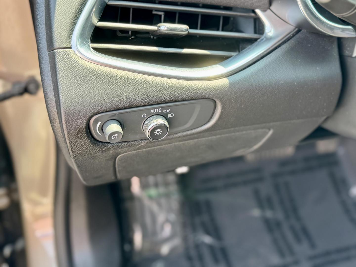 2020 GRAY Chevrolet Malibu LT (1G1ZD5ST7LF) with an 1.5L L4 DOHC 16V engine, 6A transmission, located at 7600 S Western Ave., Chicago, IL, 60620, (773) 918-3980, 0.000000, 0.000000 - Photo#13
