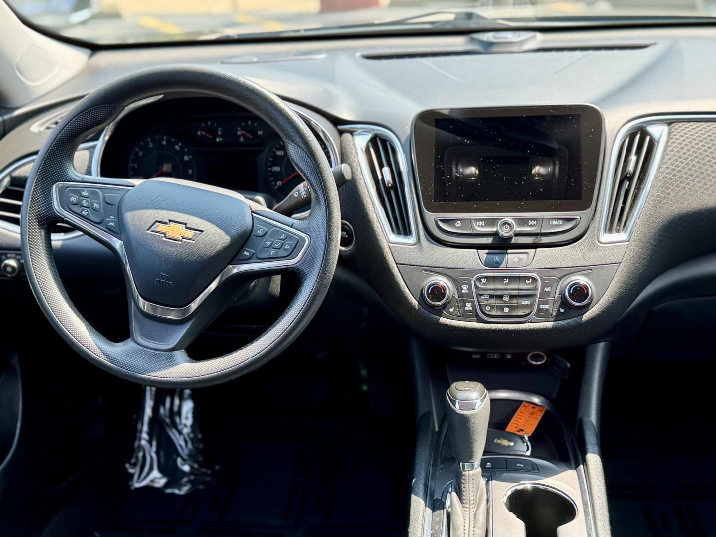 2020 GRAY Chevrolet Malibu LT (1G1ZD5ST7LF) with an 1.5L L4 DOHC 16V engine, 6A transmission, located at 7600 S Western Ave., Chicago, IL, 60620, (773) 918-3980, 0.000000, 0.000000 - Photo#6