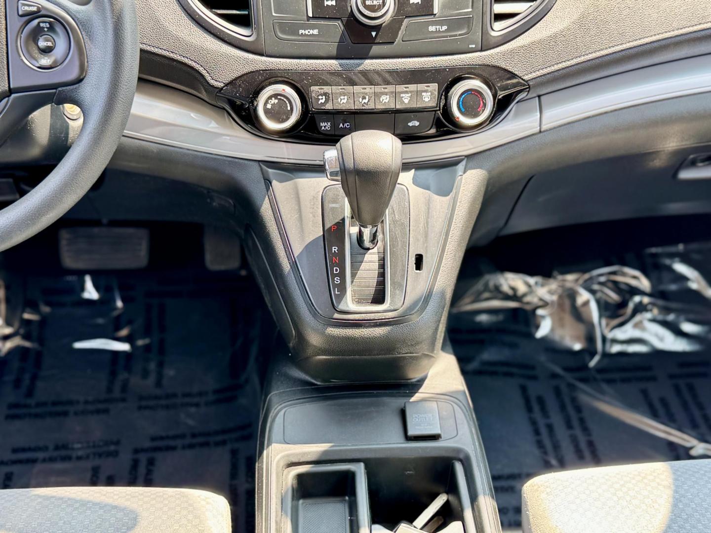 2015 RED Honda CR-V LX 4WD (5J6RM4H36FL) with an 2.4L L4 DOHC 16V engine, Continuously Variable Transmission transmission, located at 7600 S Western Ave., Chicago, IL, 60620, (773) 918-3980, 0.000000, 0.000000 - Photo#9