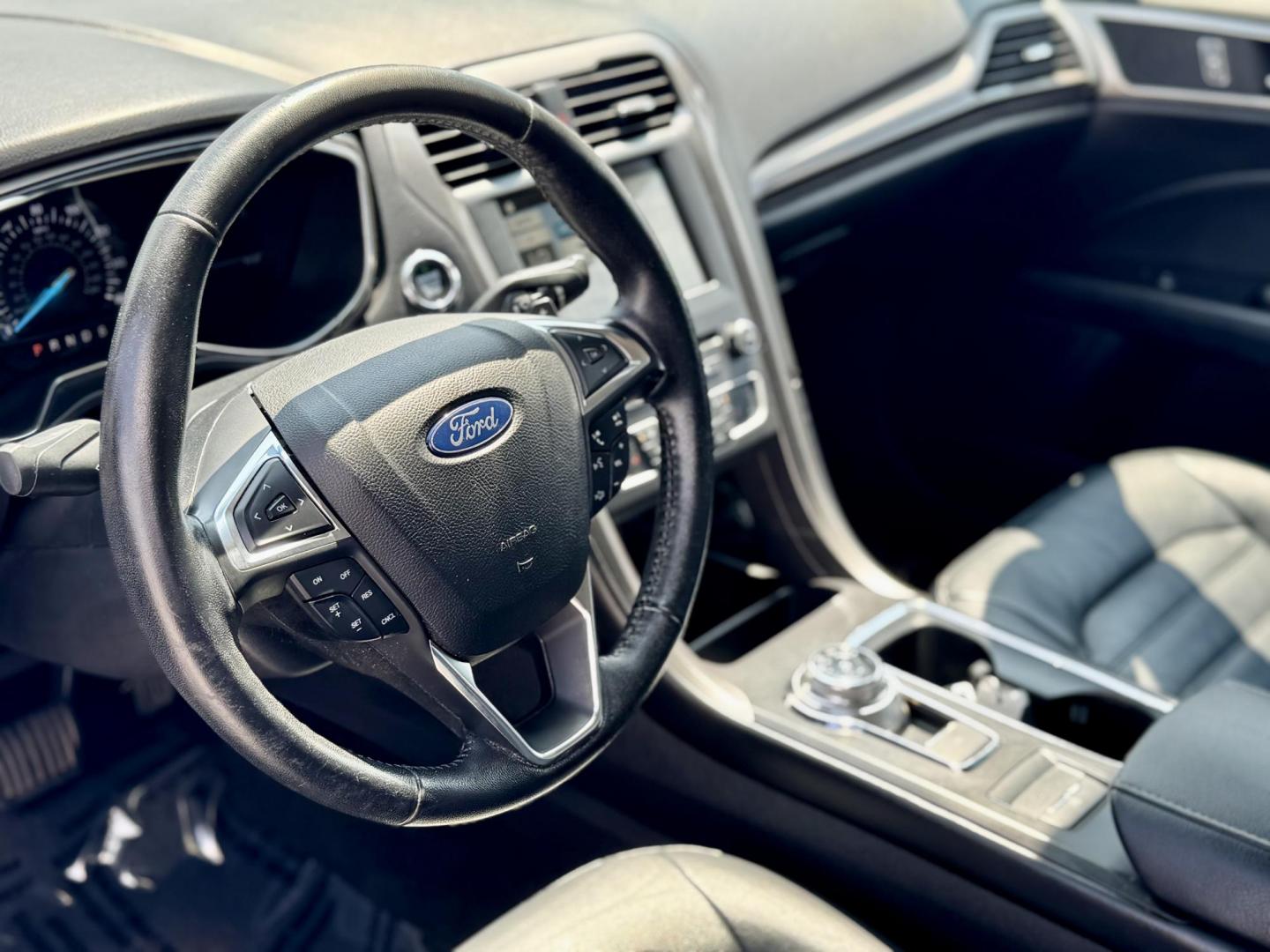 2018 BLACK Ford Fusion SE (3FA6P0HD1JR) with an 1.5L L4 DOHC 16V engine, 6A transmission, located at 7600 S Western Ave., Chicago, IL, 60620, (773) 918-3980, 0.000000, 0.000000 - Photo#5