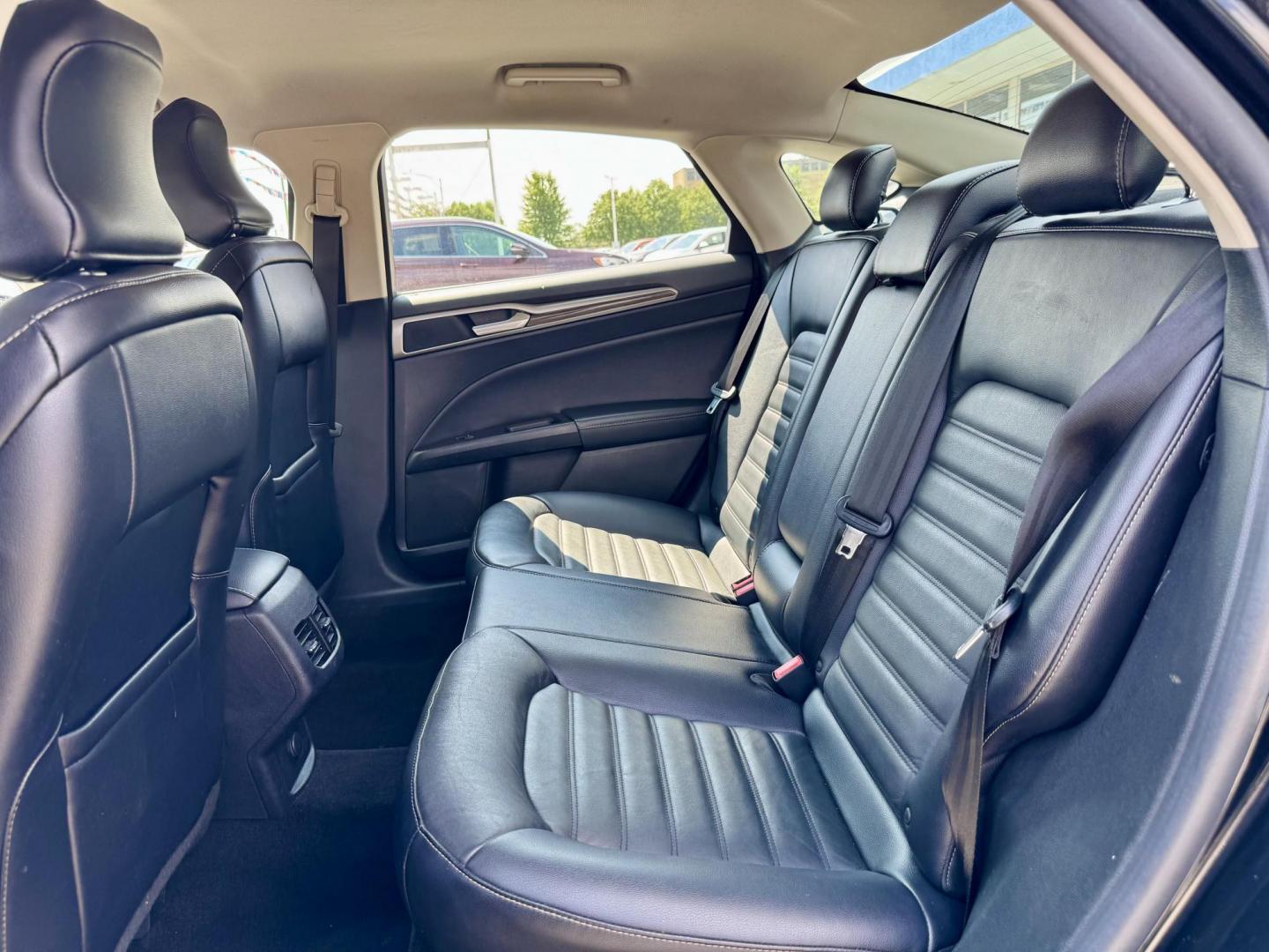2018 BLACK Ford Fusion SE (3FA6P0HD1JR) with an 1.5L L4 DOHC 16V engine, 6A transmission, located at 7600 S Western Ave., Chicago, IL, 60620, (773) 918-3980, 0.000000, 0.000000 - Photo#10