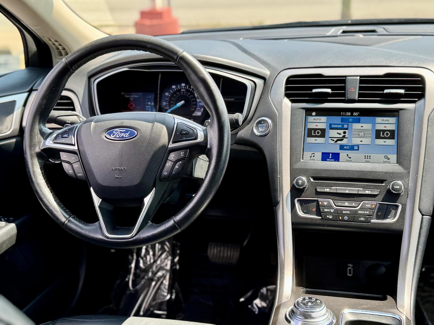 2018 BLACK Ford Fusion SE (3FA6P0HD1JR) with an 1.5L L4 DOHC 16V engine, 6A transmission, located at 7600 S Western Ave., Chicago, IL, 60620, (773) 918-3980, 0.000000, 0.000000 - Photo#6