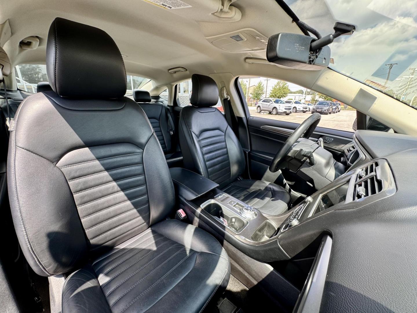 2018 BLACK Ford Fusion SE (3FA6P0HD1JR) with an 1.5L L4 DOHC 16V engine, 6A transmission, located at 7600 S Western Ave., Chicago, IL, 60620, (773) 918-3980, 0.000000, 0.000000 - Photo#9