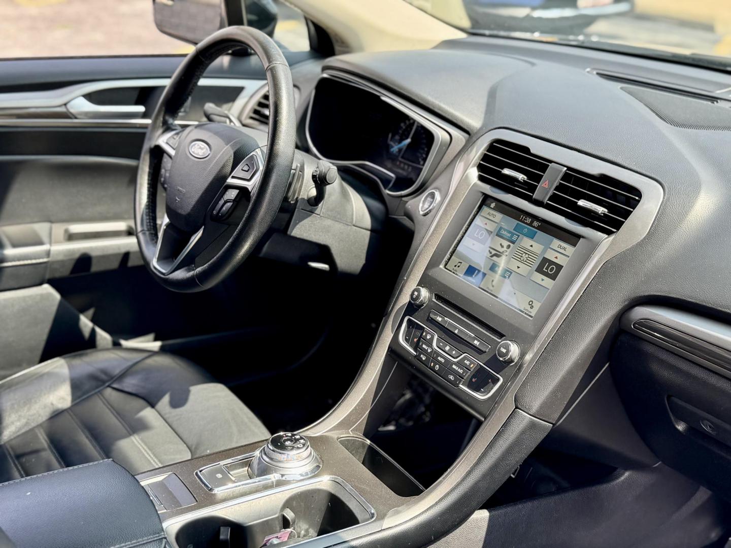 2018 BLACK Ford Fusion SE (3FA6P0HD1JR) with an 1.5L L4 DOHC 16V engine, 6A transmission, located at 7600 S Western Ave., Chicago, IL, 60620, (773) 918-3980, 0.000000, 0.000000 - Photo#8