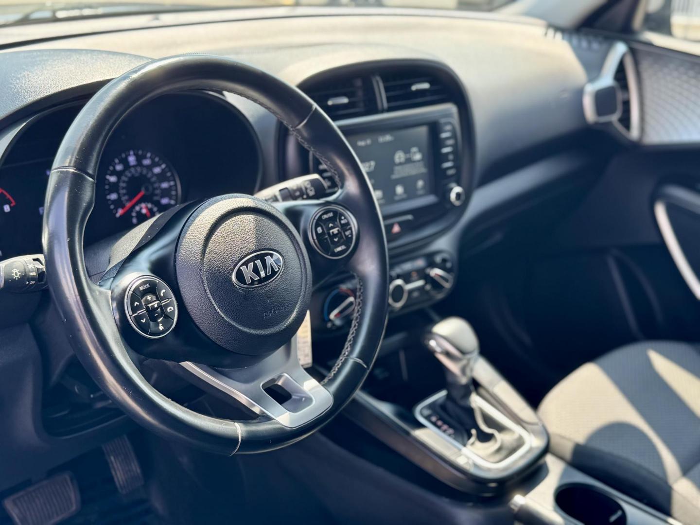 2020 GRAY Kia Soul S (KNDJ23AU3L7) with an 2.0L L4 DOHC 16V engine, CVT transmission, located at 7600 S Western Ave., Chicago, IL, 60620, (773) 918-3980, 0.000000, 0.000000 - Photo#5