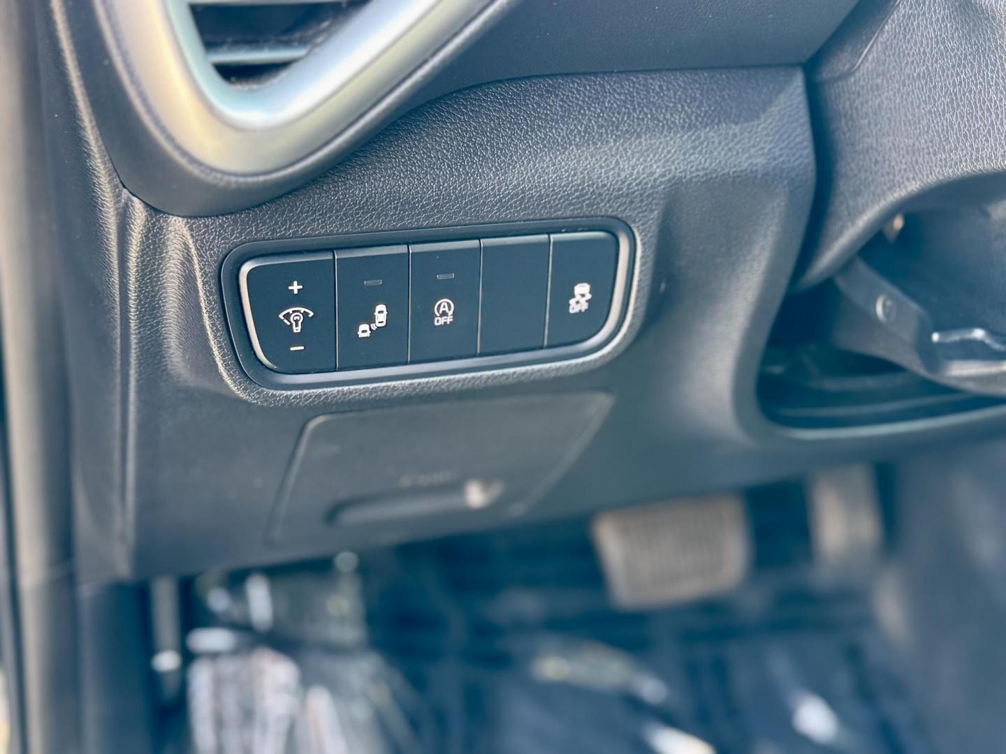 2020 GRAY Kia Soul S (KNDJ23AU3L7) with an 2.0L L4 DOHC 16V engine, CVT transmission, located at 7600 S Western Ave., Chicago, IL, 60620, (773) 918-3980, 0.000000, 0.000000 - Photo#14