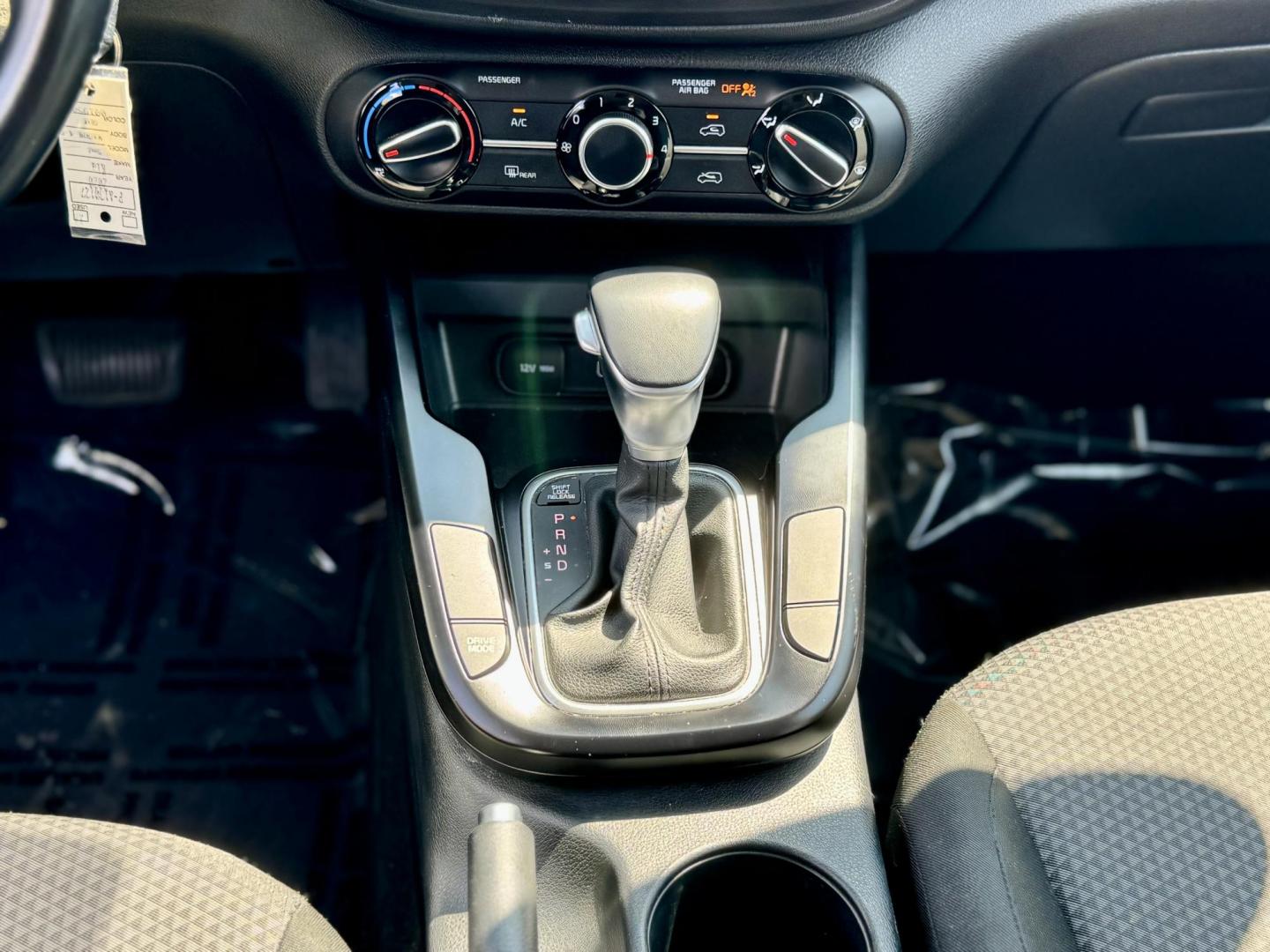 2020 GRAY Kia Soul S (KNDJ23AU3L7) with an 2.0L L4 DOHC 16V engine, CVT transmission, located at 7600 S Western Ave., Chicago, IL, 60620, (773) 918-3980, 0.000000, 0.000000 - Photo#12