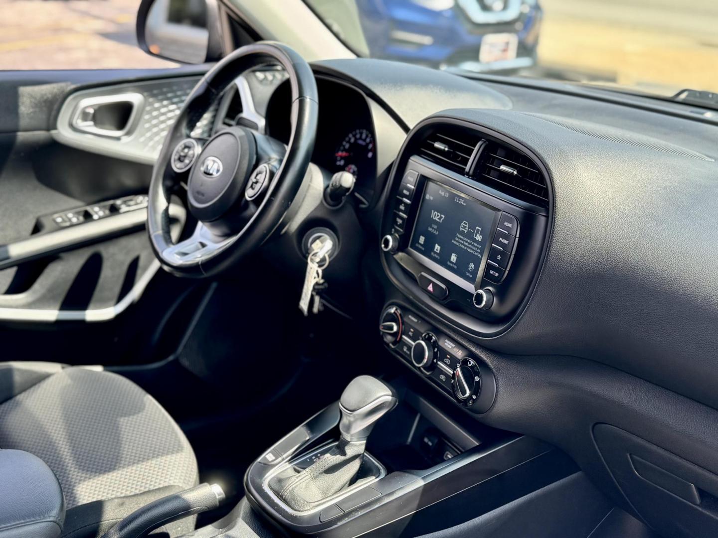 2020 GRAY Kia Soul S (KNDJ23AU3L7) with an 2.0L L4 DOHC 16V engine, CVT transmission, located at 7600 S Western Ave., Chicago, IL, 60620, (773) 918-3980, 0.000000, 0.000000 - Photo#8