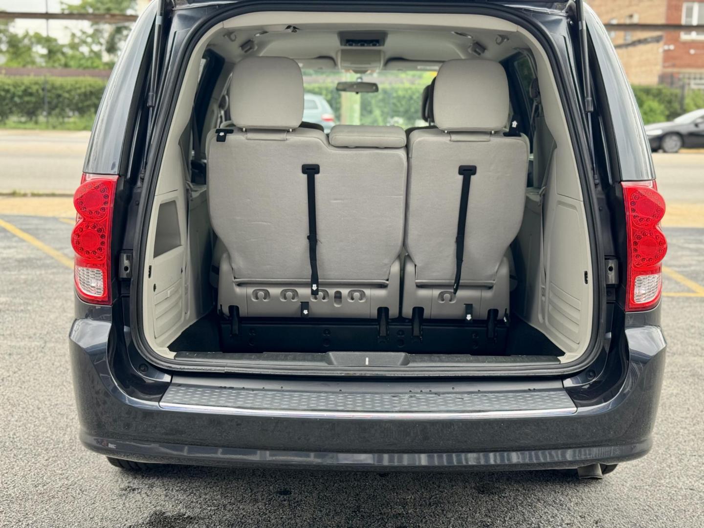 2013 BLUE Dodge Grand Caravan SE (2C4RDGBG9DR) with an 3.6L V6 DOHC 24V engine, 6-Speed Automatic transmission, located at 7600 S Western Ave., Chicago, IL, 60620, (773) 918-3980, 0.000000, 0.000000 - Photo#4
