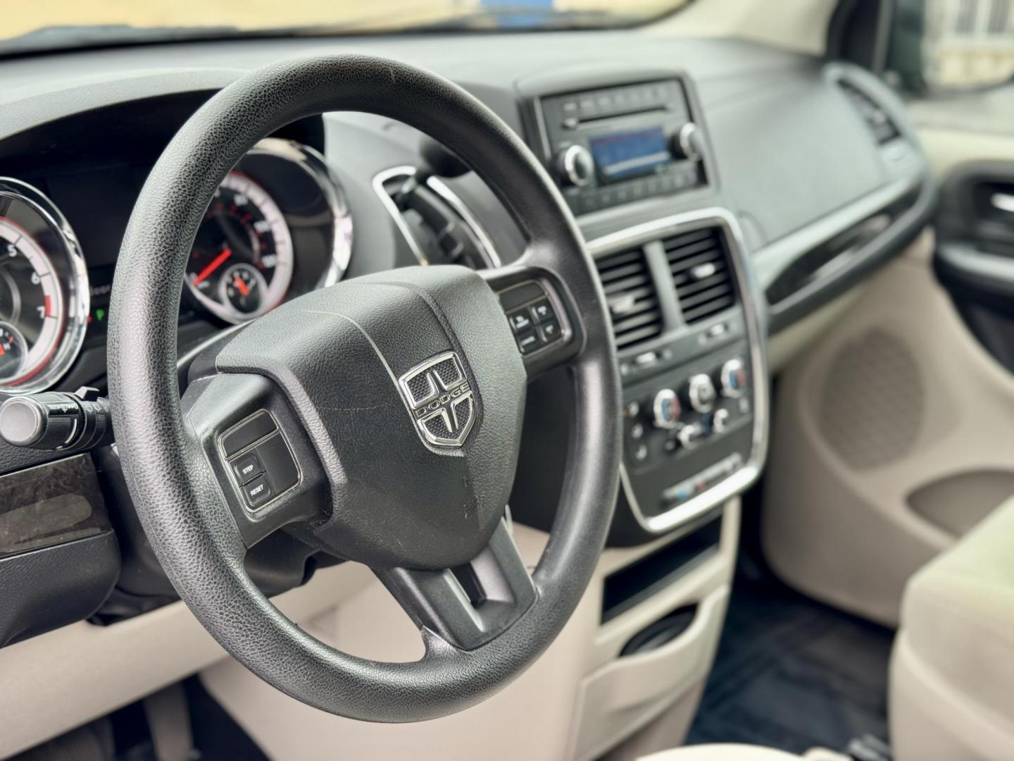 2013 BLUE Dodge Grand Caravan SE (2C4RDGBG9DR) with an 3.6L V6 DOHC 24V engine, 6-Speed Automatic transmission, located at 7600 S Western Ave., Chicago, IL, 60620, (773) 918-3980, 0.000000, 0.000000 - Photo#5