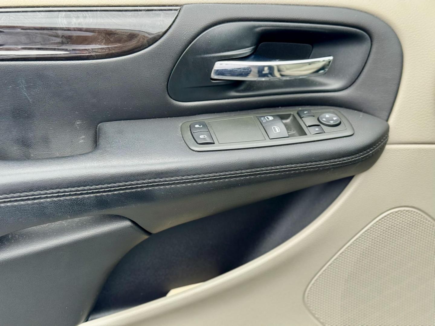 2013 BLUE Dodge Grand Caravan SE (2C4RDGBG9DR) with an 3.6L V6 DOHC 24V engine, 6-Speed Automatic transmission, located at 7600 S Western Ave., Chicago, IL, 60620, (773) 918-3980, 0.000000, 0.000000 - Photo#17