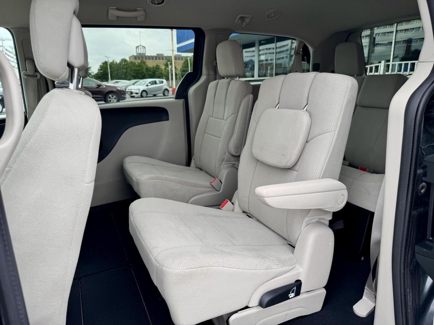 2013 BLUE Dodge Grand Caravan SE (2C4RDGBG9DR) with an 3.6L V6 DOHC 24V engine, 6-Speed Automatic transmission, located at 7600 S Western Ave., Chicago, IL, 60620, (773) 918-3980, 0.000000, 0.000000 - Photo#10