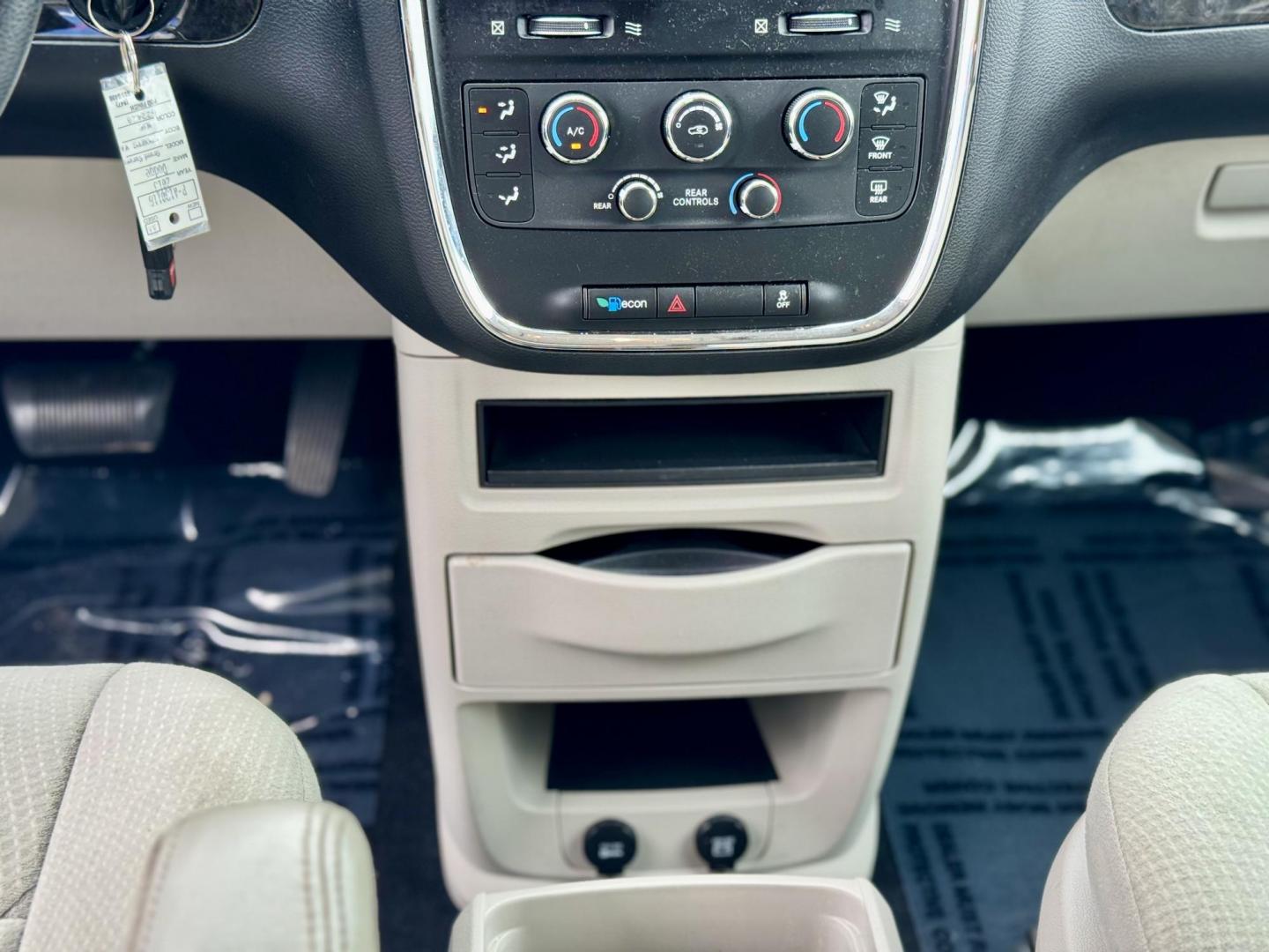 2013 BLUE Dodge Grand Caravan SE (2C4RDGBG9DR) with an 3.6L V6 DOHC 24V engine, 6-Speed Automatic transmission, located at 7600 S Western Ave., Chicago, IL, 60620, (773) 918-3980, 0.000000, 0.000000 - Photo#13