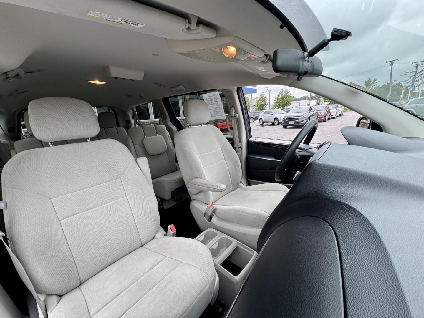 2013 BLUE Dodge Grand Caravan SE (2C4RDGBG9DR) with an 3.6L V6 DOHC 24V engine, 6-Speed Automatic transmission, located at 7600 S Western Ave., Chicago, IL, 60620, (773) 918-3980, 0.000000, 0.000000 - Photo#9