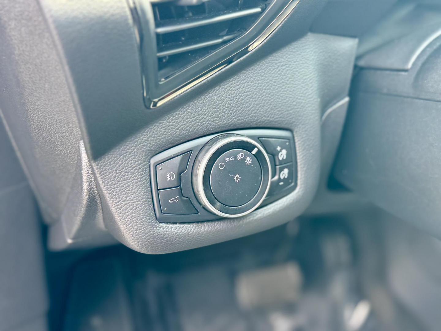 2017 GRAY Ford Escape Titanium FWD (1FMCU0J90HU) with an 2.0L L4 DOHC 16V engine, 6A transmission, located at 7600 S Western Ave., Chicago, IL, 60620, (773) 918-3980, 0.000000, 0.000000 - Photo#12
