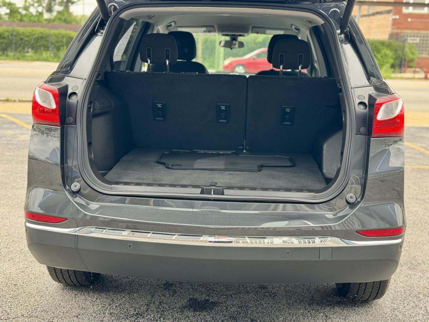 2019 GRAY Chevrolet Equinox LT 1.5 2WD (2GNAXKEV9K6) with an 1.5L L4 DIR DOHC 16V TURBO engine, 6A transmission, located at 7600 S Western Ave., Chicago, IL, 60620, (773) 918-3980, 0.000000, 0.000000 - Photo#4