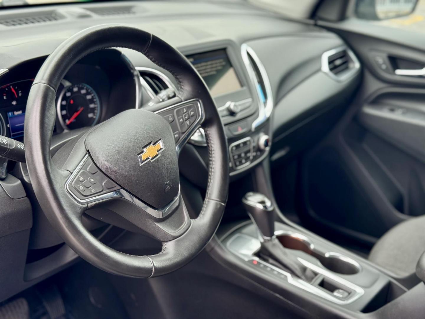 2019 GRAY Chevrolet Equinox LT 1.5 2WD (2GNAXKEV9K6) with an 1.5L L4 DIR DOHC 16V TURBO engine, 6A transmission, located at 7600 S Western Ave., Chicago, IL, 60620, (773) 918-3980, 0.000000, 0.000000 - Photo#5