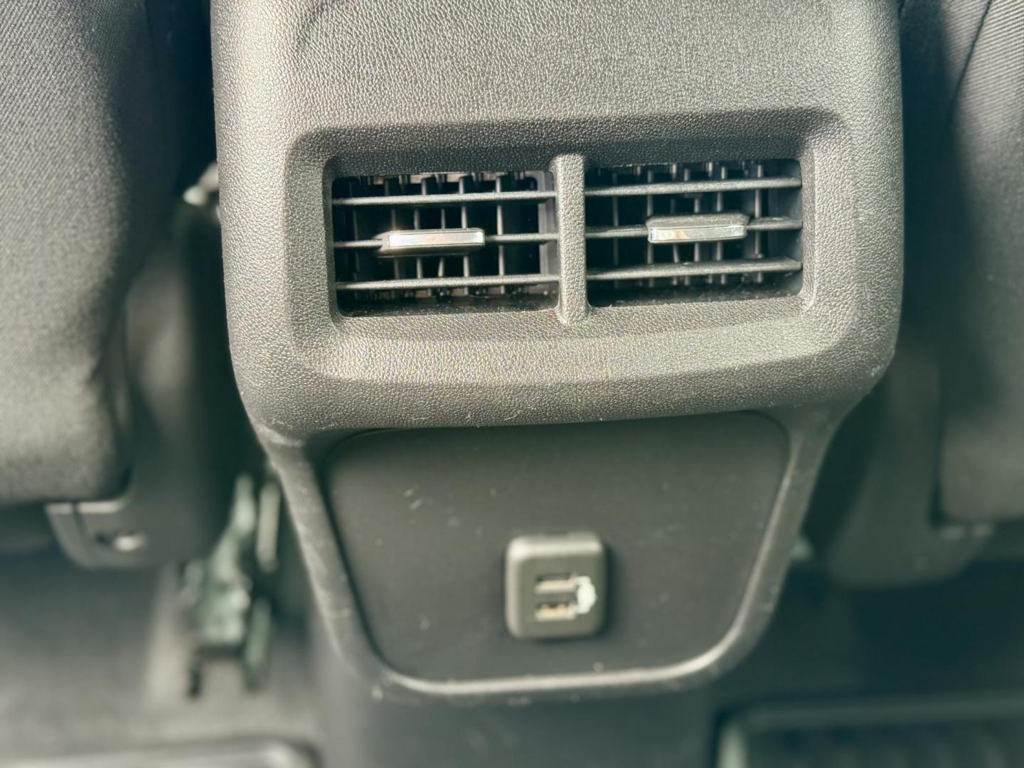 2019 GRAY Chevrolet Equinox LT 1.5 2WD (2GNAXKEV9K6) with an 1.5L L4 DIR DOHC 16V TURBO engine, 6A transmission, located at 7600 S Western Ave., Chicago, IL, 60620, (773) 918-3980, 0.000000, 0.000000 - Photo#14
