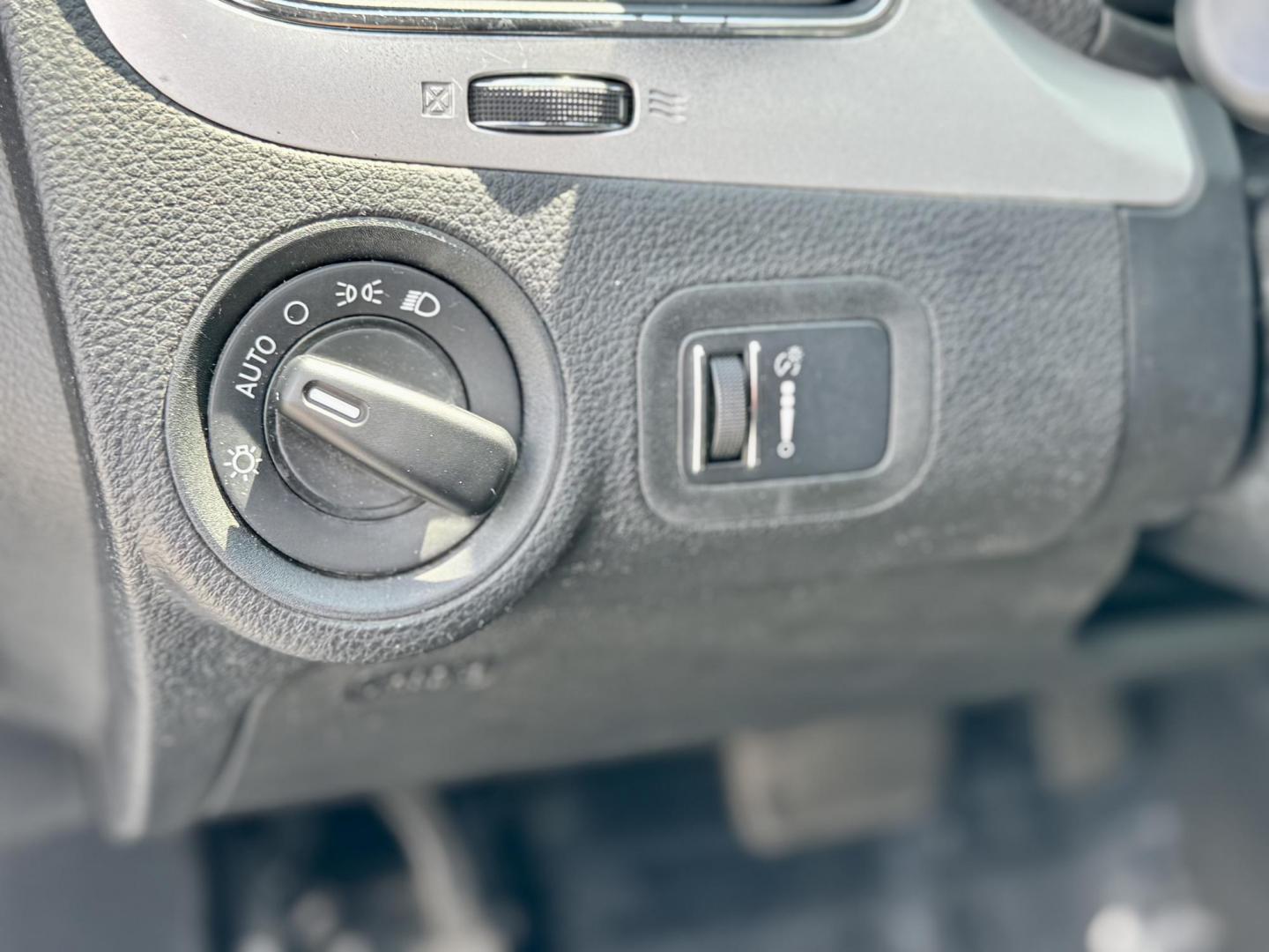 2018 SILVER Dodge Journey SE (3C4PDCAB2JT) with an 2.4L L4 DOHC 16V engine, 4A transmission, located at 7600 S Western Ave., Chicago, IL, 60620, (773) 918-3980, 0.000000, 0.000000 - Photo#15
