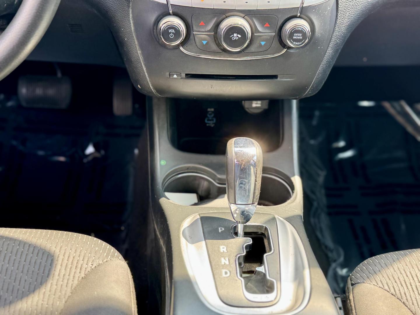 2018 SILVER Dodge Journey SE (3C4PDCAB2JT) with an 2.4L L4 DOHC 16V engine, 4A transmission, located at 7600 S Western Ave., Chicago, IL, 60620, (773) 918-3980, 0.000000, 0.000000 - Photo#14