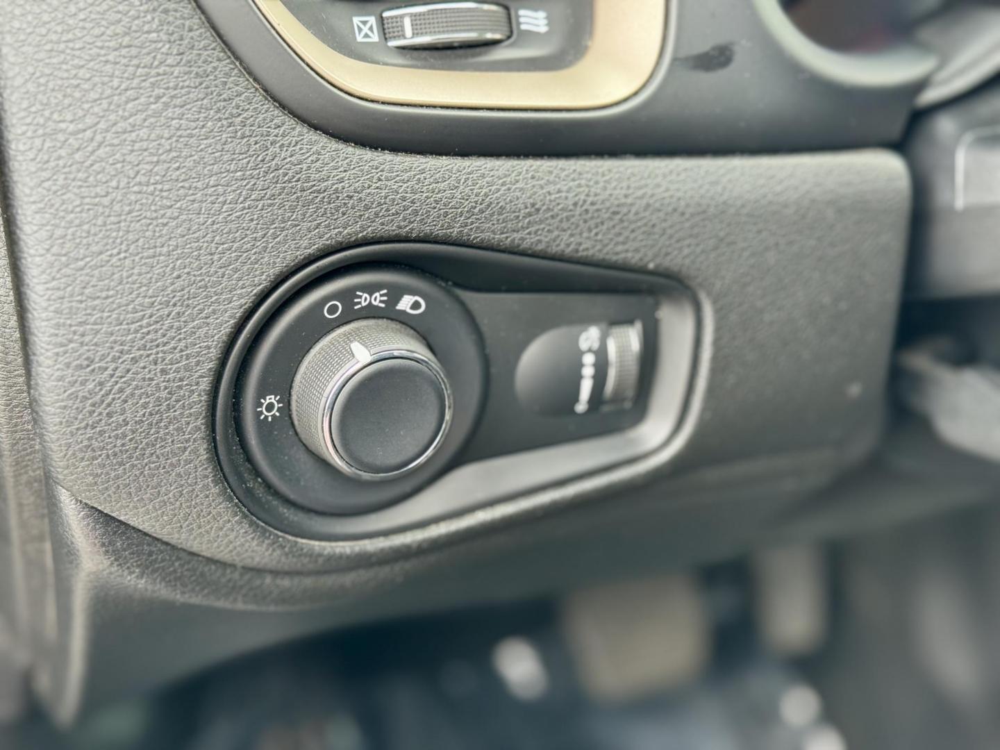 2017 BLACK Jeep Renegade Sport FWD (ZACCJAAB2HP) with an 2.4L L4 DOHC 16V engine, 6M transmission, located at 7600 S Western Ave., Chicago, IL, 60620, (773) 918-3980, 0.000000, 0.000000 - Photo#11