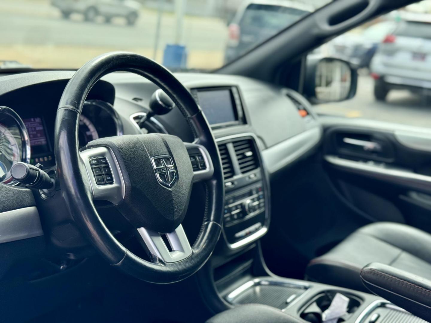 2019 WHITE Dodge Grand Caravan GT (2C4RDGEG2KR) with an 3.6L V6 DOHC 24V engine, 6A transmission, located at 7600 S Western Ave., Chicago, IL, 60620, (773) 918-3980, 0.000000, 0.000000 - Photo#5