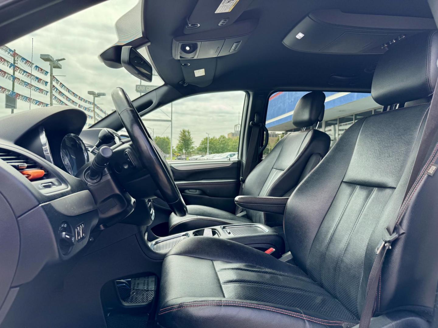 2019 WHITE Dodge Grand Caravan GT (2C4RDGEG2KR) with an 3.6L V6 DOHC 24V engine, 6A transmission, located at 7600 S Western Ave., Chicago, IL, 60620, (773) 918-3980, 0.000000, 0.000000 - Photo#7