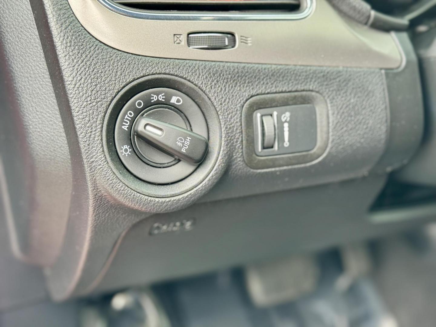 2018 RED Dodge Journey Crossroad FWD (3C4PDCGG5JT) with an 3.6L V6 DOHC 24V engine, 4A transmission, located at 7600 S Western Ave., Chicago, IL, 60620, (773) 918-3980, 0.000000, 0.000000 - Photo#14