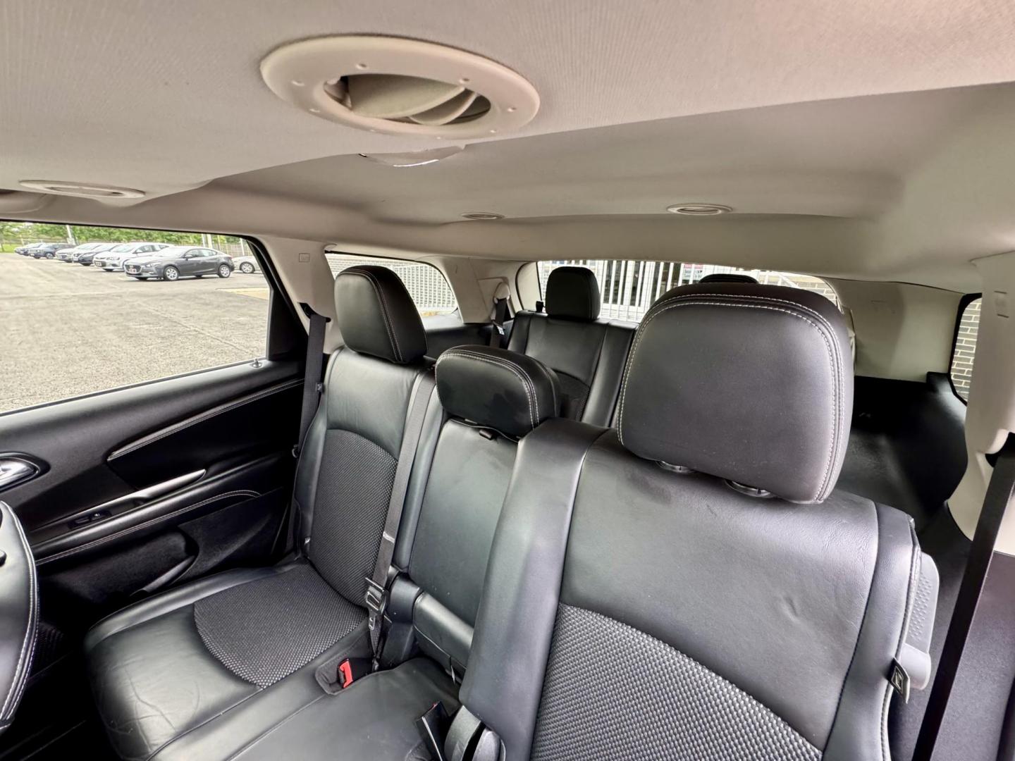 2018 RED Dodge Journey Crossroad FWD (3C4PDCGG5JT) with an 3.6L V6 DOHC 24V engine, 4A transmission, located at 7600 S Western Ave., Chicago, IL, 60620, (773) 918-3980, 0.000000, 0.000000 - Photo#12