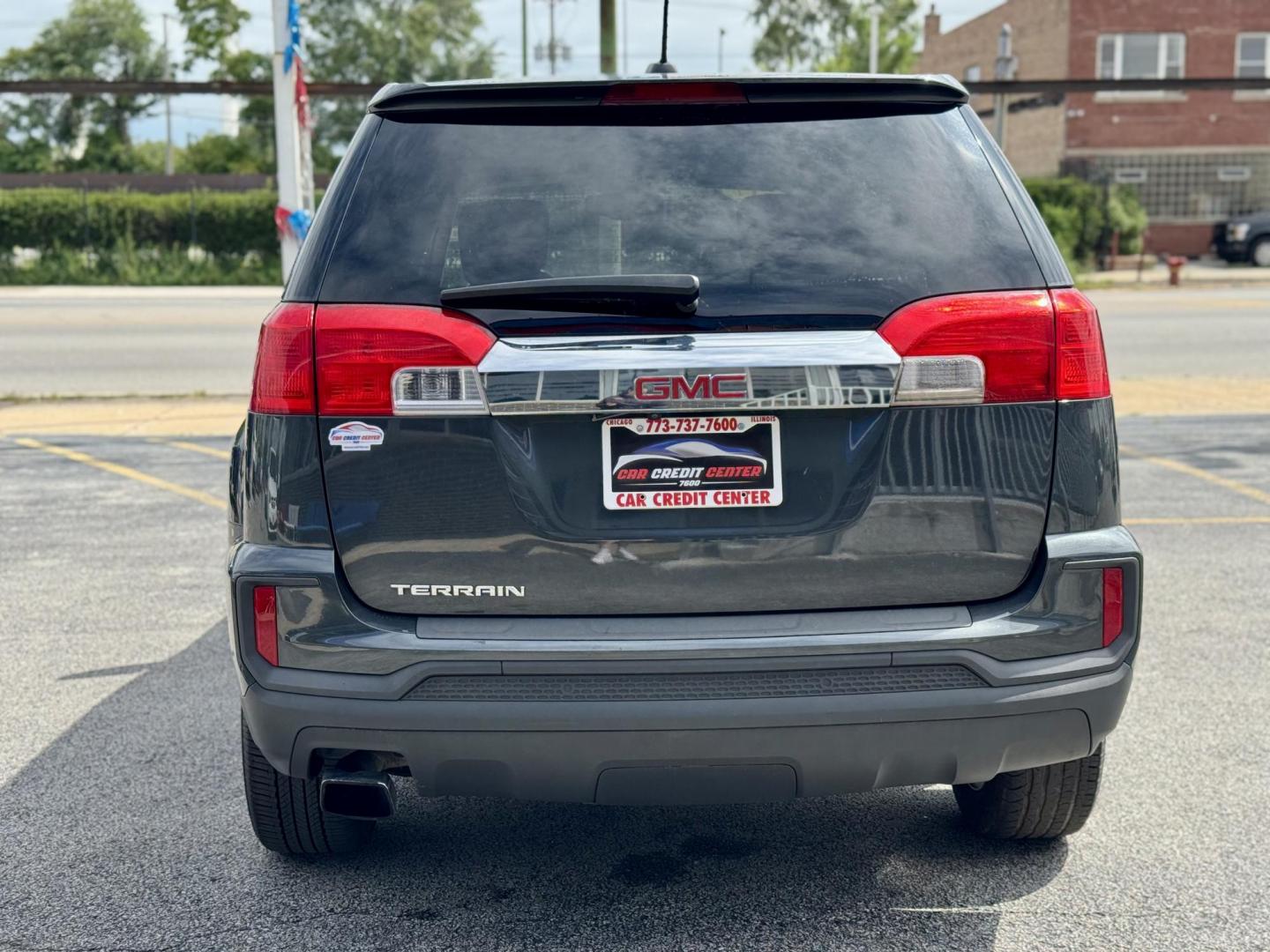 2017 GRAY GMC Terrain SLE1 FWD (2GKALMEK2H6) with an 2.4L L4 DOHC 16V engine, 6A transmission, located at 7600 S Western Ave., Chicago, IL, 60620, (773) 918-3980, 0.000000, 0.000000 - Photo#3