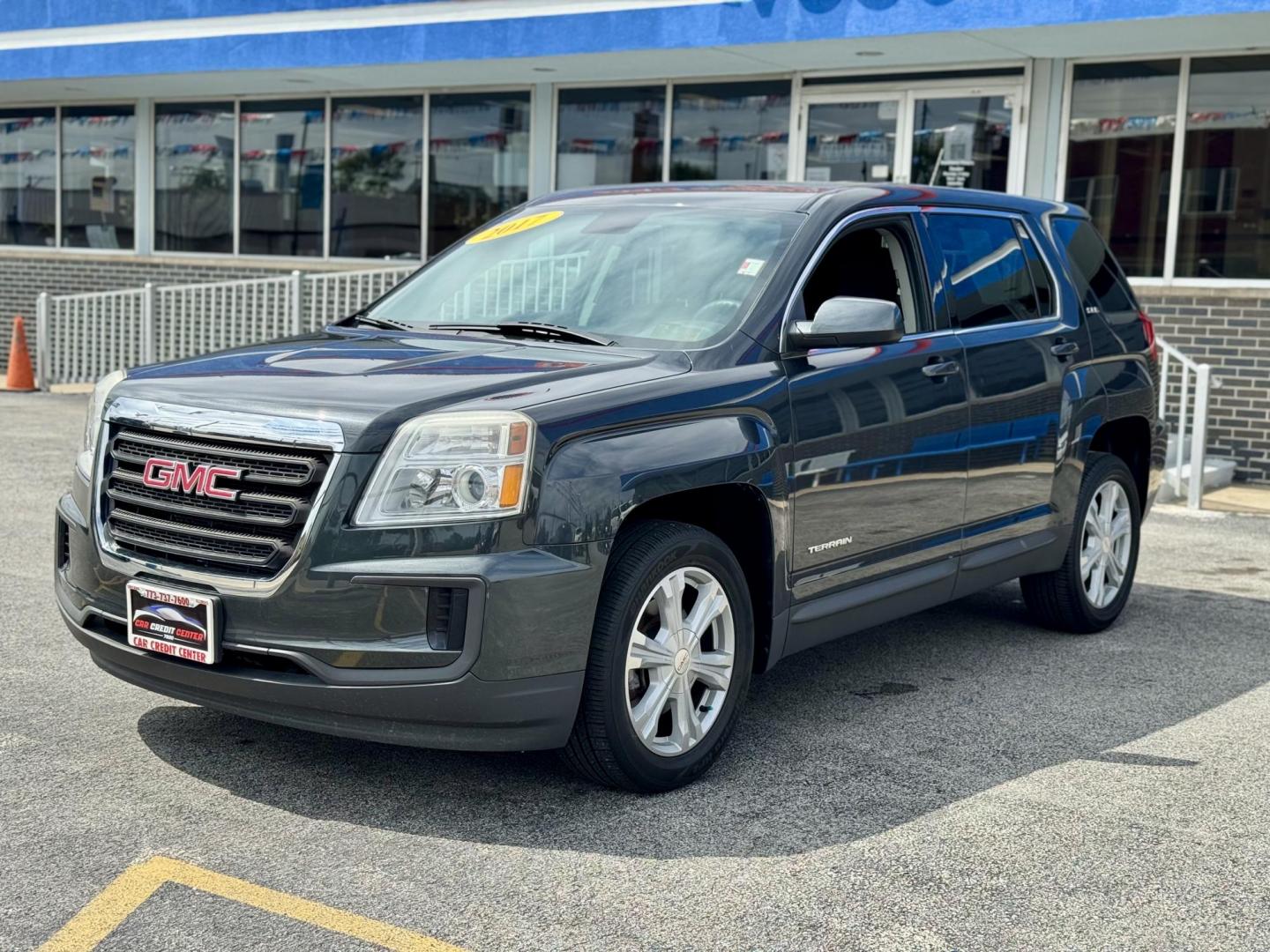 2017 GRAY GMC Terrain SLE1 FWD (2GKALMEK2H6) with an 2.4L L4 DOHC 16V engine, 6A transmission, located at 7600 S Western Ave., Chicago, IL, 60620, (773) 918-3980, 0.000000, 0.000000 - Photo#2