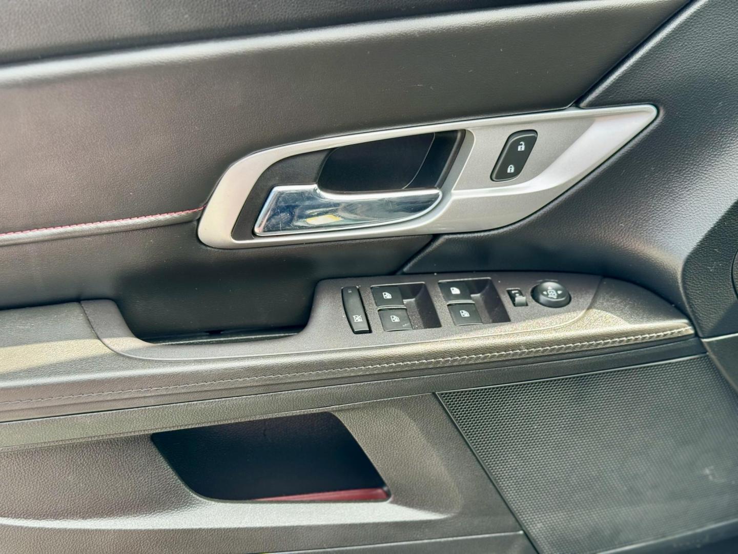 2017 GRAY GMC Terrain SLE1 FWD (2GKALMEK2H6) with an 2.4L L4 DOHC 16V engine, 6A transmission, located at 7600 S Western Ave., Chicago, IL, 60620, (773) 918-3980, 0.000000, 0.000000 - Photo#12
