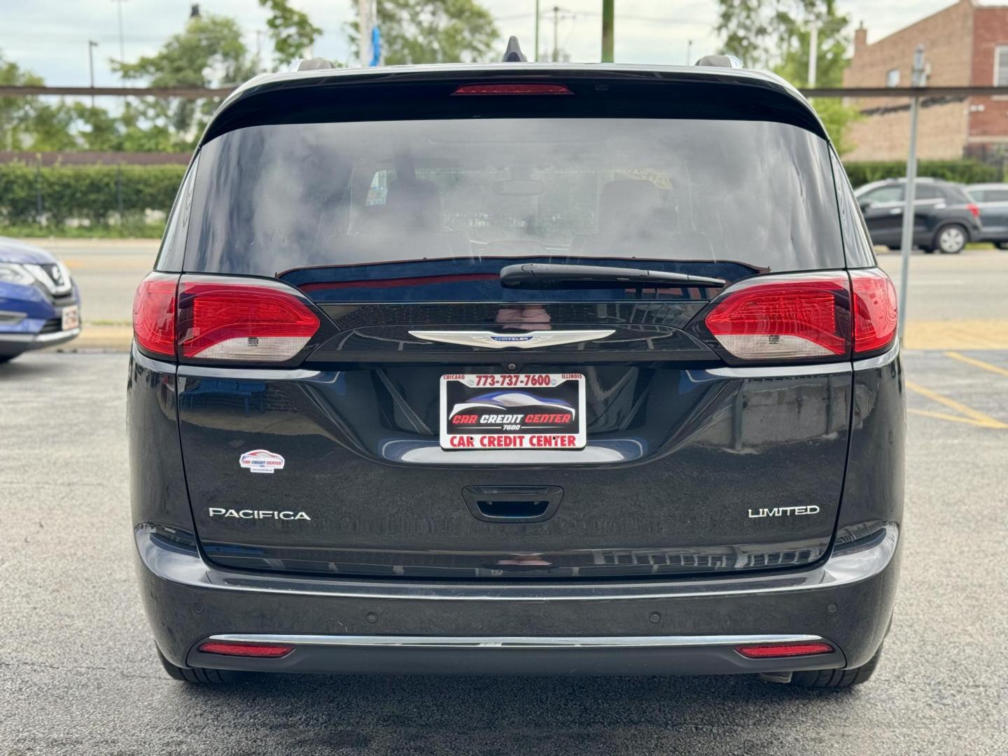 2020 BLACK Chrysler Pacifica Limited (2C4RC1GG6LR) with an 3.6L V6 DOHC 24V engine, 9A transmission, located at 7600 S Western Ave., Chicago, IL, 60620, (773) 918-3980, 0.000000, 0.000000 - Photo#3