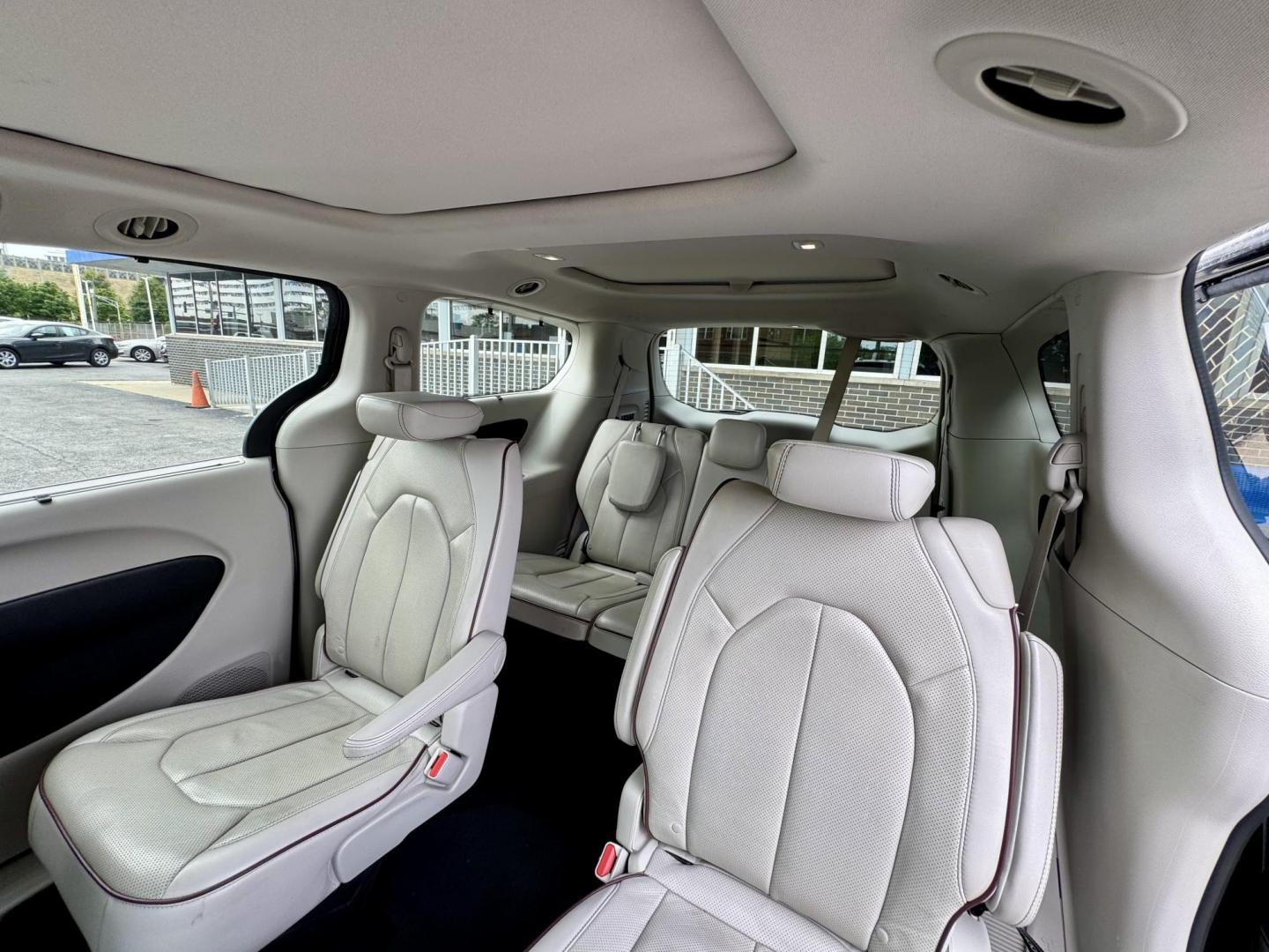 2020 BLACK Chrysler Pacifica Limited (2C4RC1GG6LR) with an 3.6L V6 DOHC 24V engine, 9A transmission, located at 7600 S Western Ave., Chicago, IL, 60620, (773) 918-3980, 0.000000, 0.000000 - Photo#11