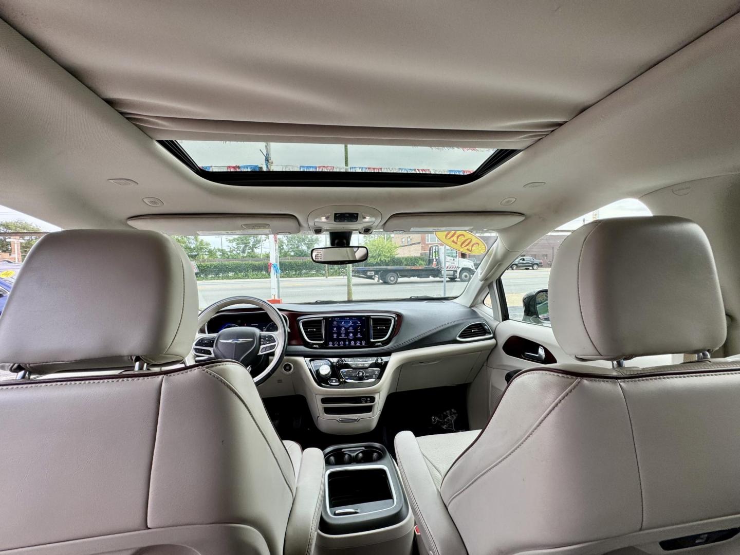 2020 BLACK Chrysler Pacifica Limited (2C4RC1GG6LR) with an 3.6L V6 DOHC 24V engine, 9A transmission, located at 7600 S Western Ave., Chicago, IL, 60620, (773) 918-3980, 0.000000, 0.000000 - Photo#10