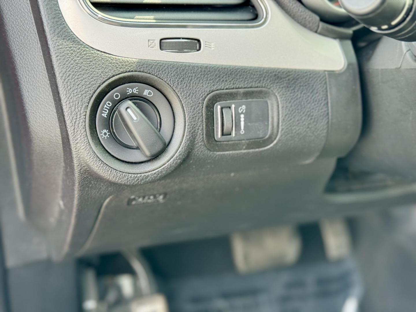 2020 RED Dodge Journey SE Value (3C4PDCAB7LT) with an 2.4L L4 DOHC 16V engine, 6A transmission, located at 7600 S Western Ave., Chicago, IL, 60620, (773) 918-3980, 0.000000, 0.000000 - Photo#12