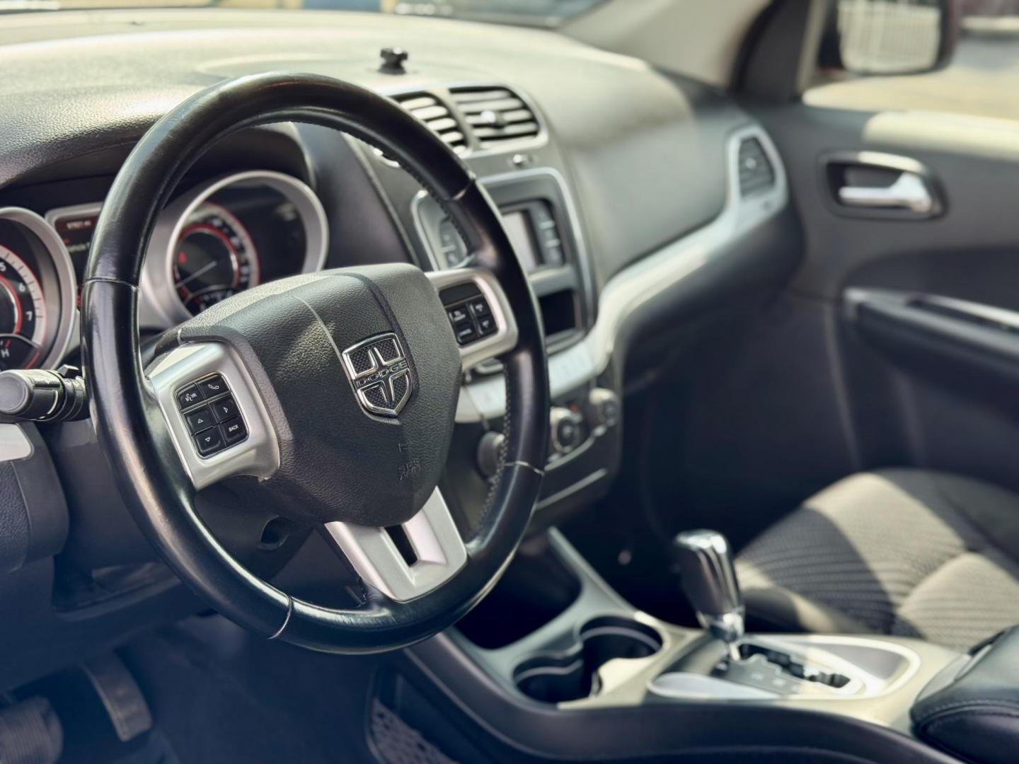 2020 RED Dodge Journey SE Value (3C4PDCAB7LT) with an 2.4L L4 DOHC 16V engine, 6A transmission, located at 7600 S Western Ave., Chicago, IL, 60620, (773) 918-3980, 0.000000, 0.000000 - Photo#5