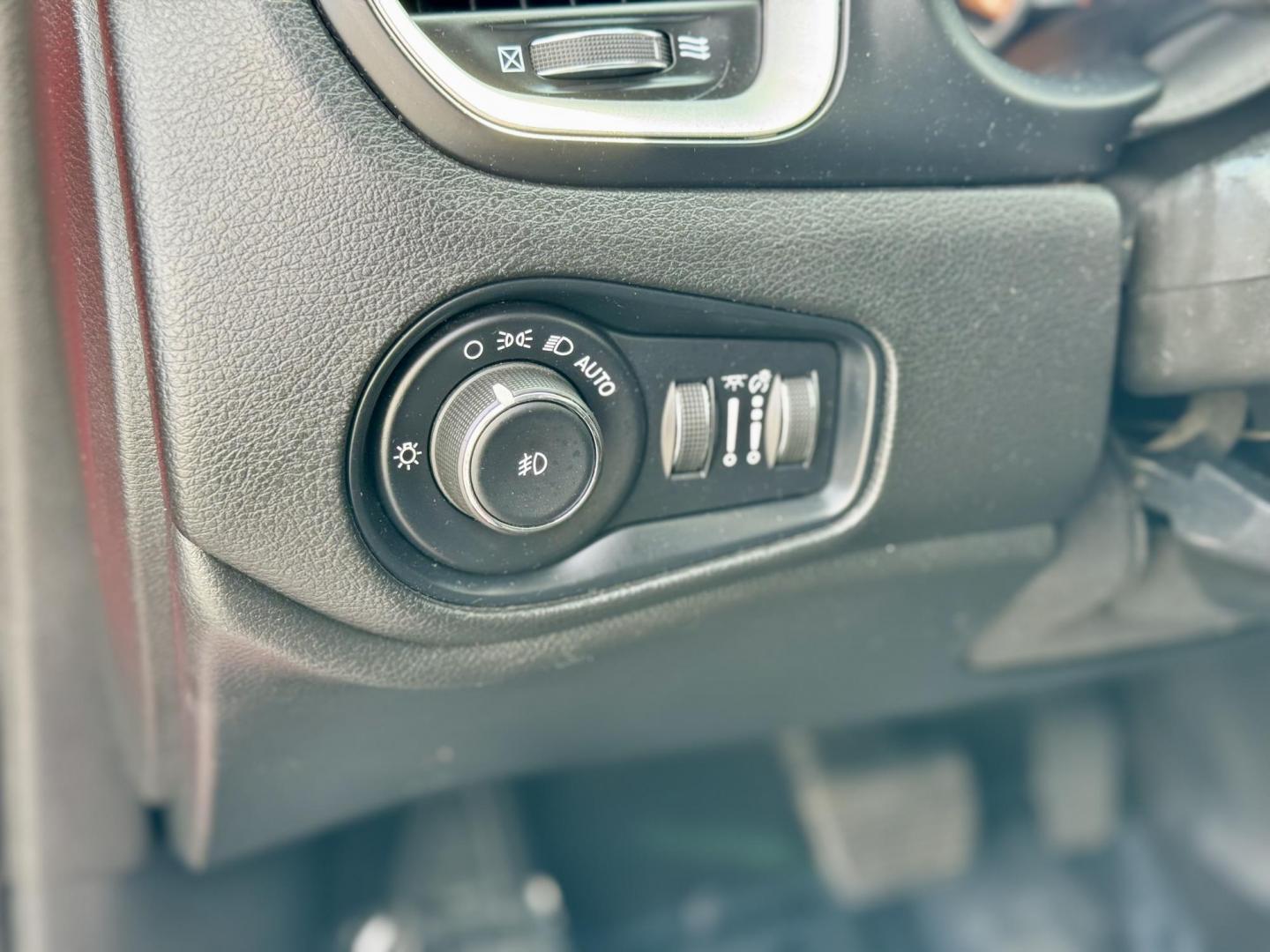 2021 RED Jeep Renegade Latitude (ZACNJCBB4MP) with an 2.4L L4 DOHC 16V engine, 9A transmission, located at 7600 S Western Ave., Chicago, IL, 60620, (773) 918-3980, 0.000000, 0.000000 - Photo#12