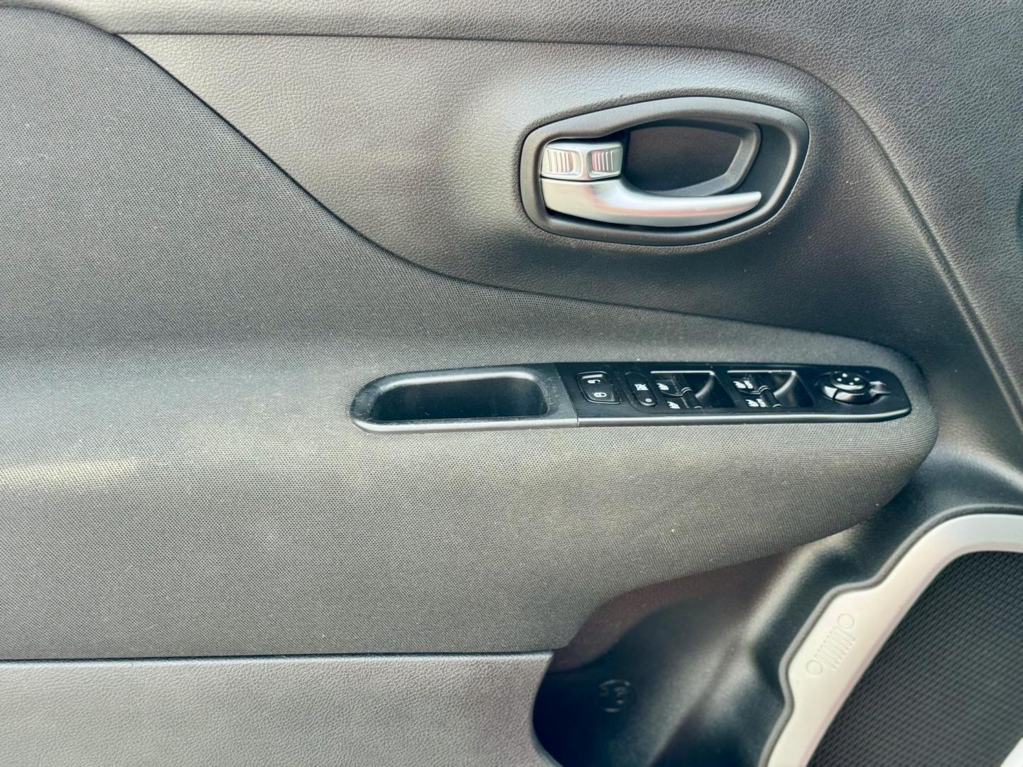 2021 RED Jeep Renegade Latitude (ZACNJCBB4MP) with an 2.4L L4 DOHC 16V engine, 9A transmission, located at 7600 S Western Ave., Chicago, IL, 60620, (773) 918-3980, 0.000000, 0.000000 - Photo#13