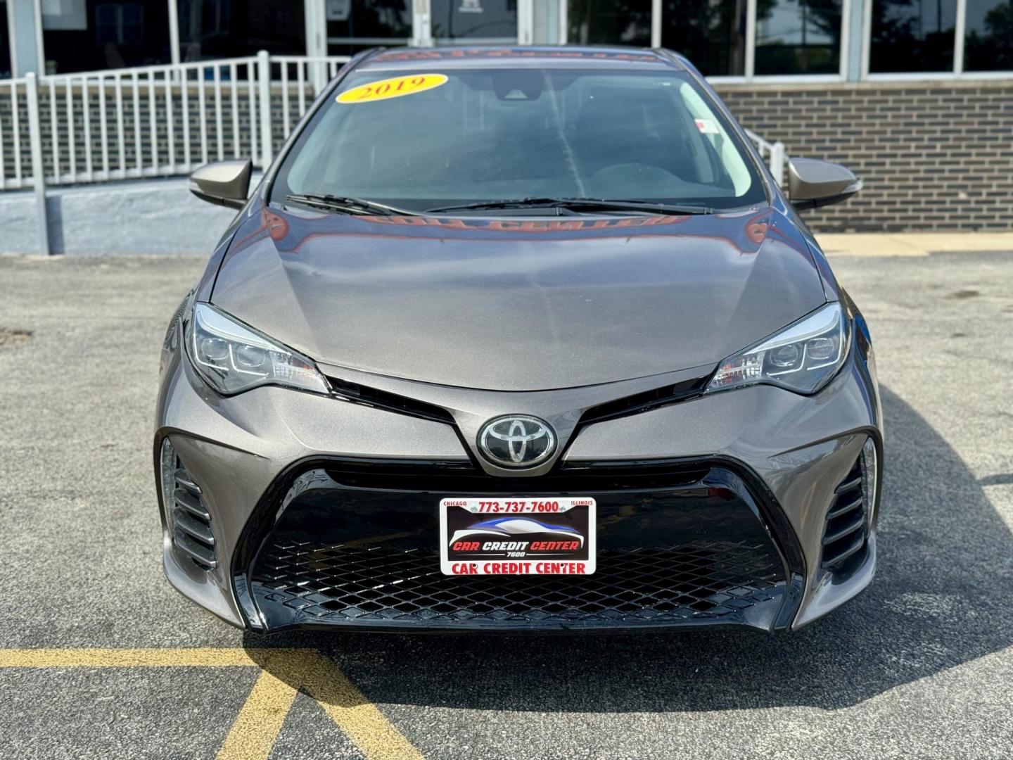 2019 GRAY Toyota Corolla SE CVT (2T1BURHE8KC) with an 1.8L L4 DOHC 16V engine, CVT transmission, located at 7600 S Western Ave., Chicago, IL, 60620, (773) 918-3980, 0.000000, 0.000000 - Photo#1