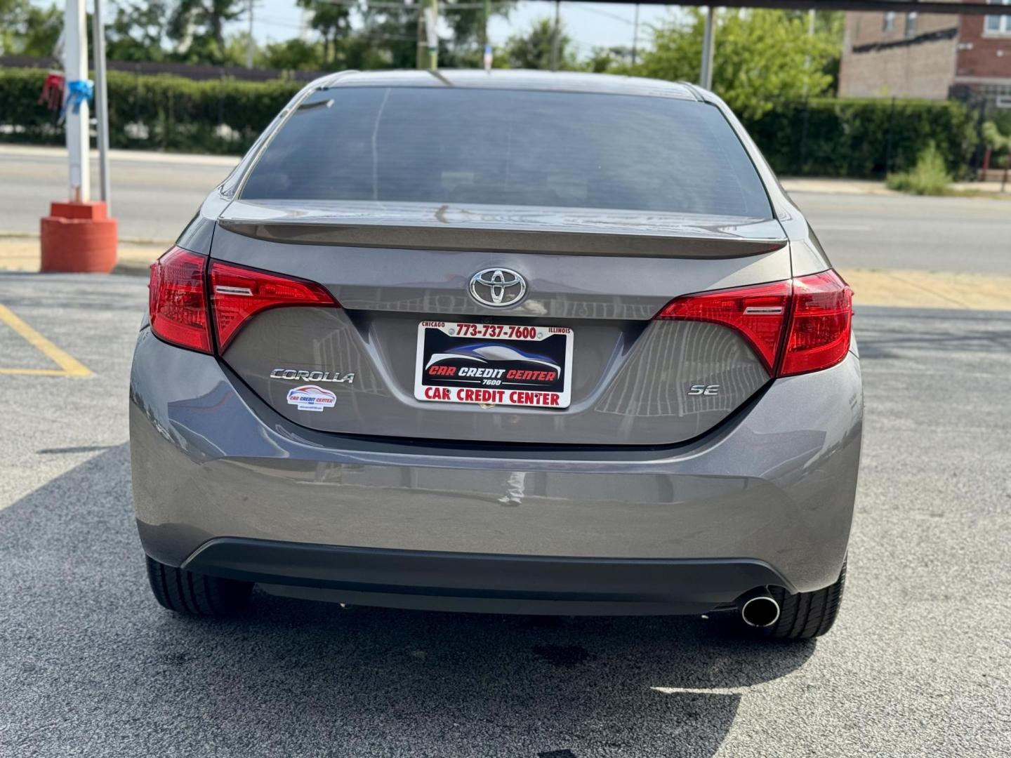 2019 GRAY Toyota Corolla SE CVT (2T1BURHE8KC) with an 1.8L L4 DOHC 16V engine, CVT transmission, located at 7600 S Western Ave., Chicago, IL, 60620, (773) 918-3980, 0.000000, 0.000000 - Photo#3
