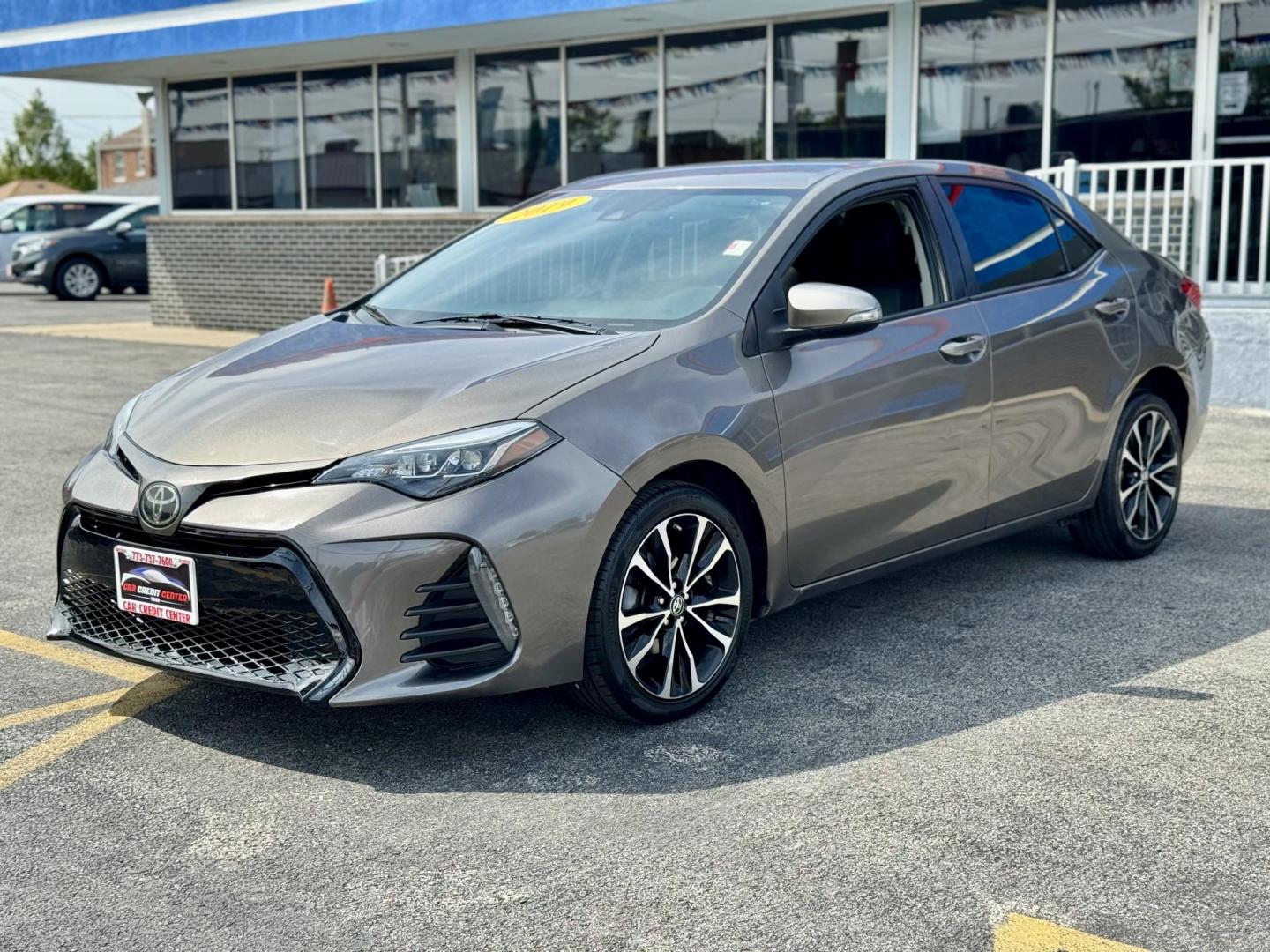 2019 GRAY Toyota Corolla SE CVT (2T1BURHE8KC) with an 1.8L L4 DOHC 16V engine, CVT transmission, located at 7600 S Western Ave., Chicago, IL, 60620, (773) 918-3980, 0.000000, 0.000000 - Photo#2