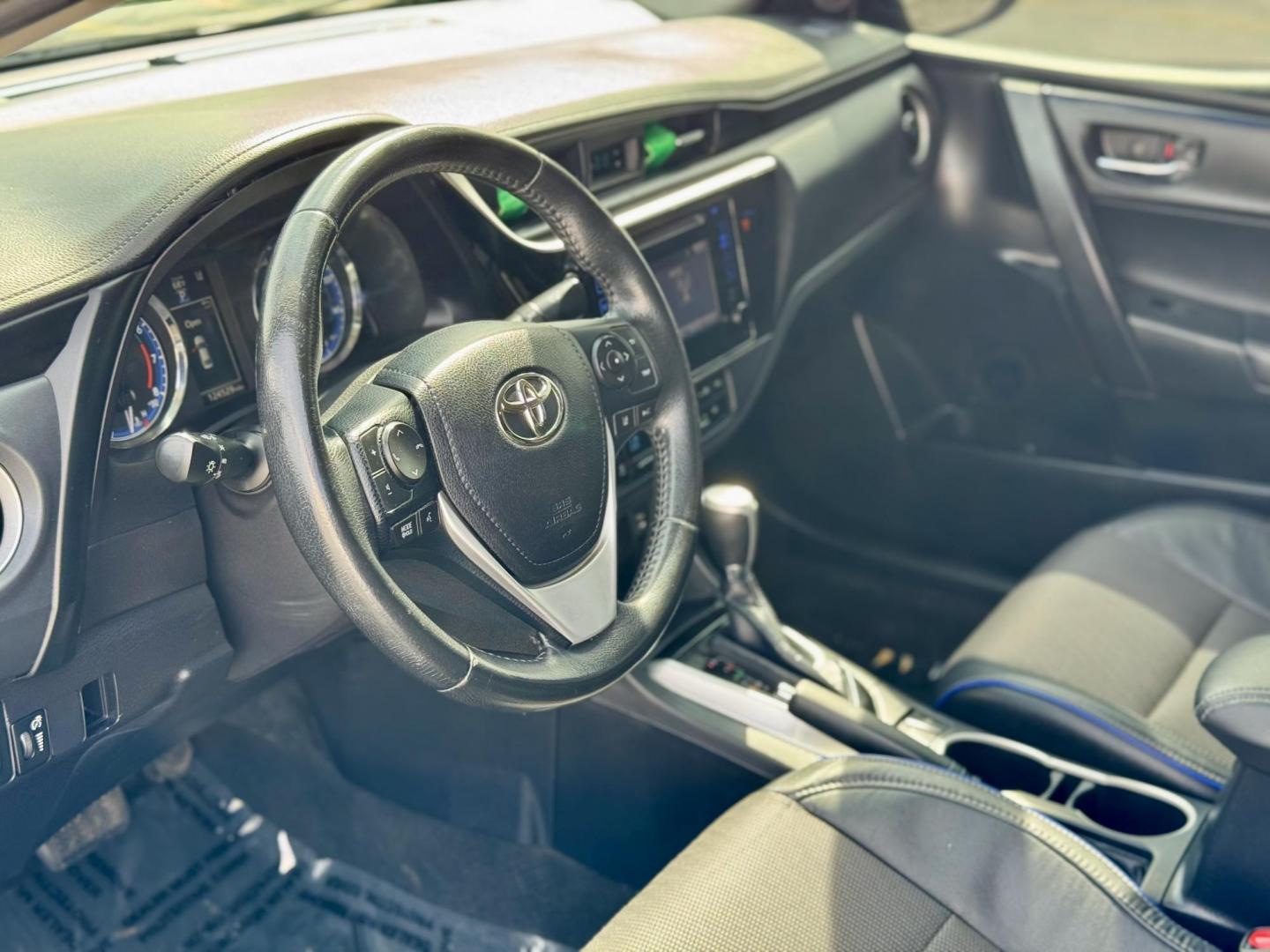 2019 GRAY Toyota Corolla SE CVT (2T1BURHE8KC) with an 1.8L L4 DOHC 16V engine, CVT transmission, located at 7600 S Western Ave., Chicago, IL, 60620, (773) 918-3980, 0.000000, 0.000000 - Photo#4
