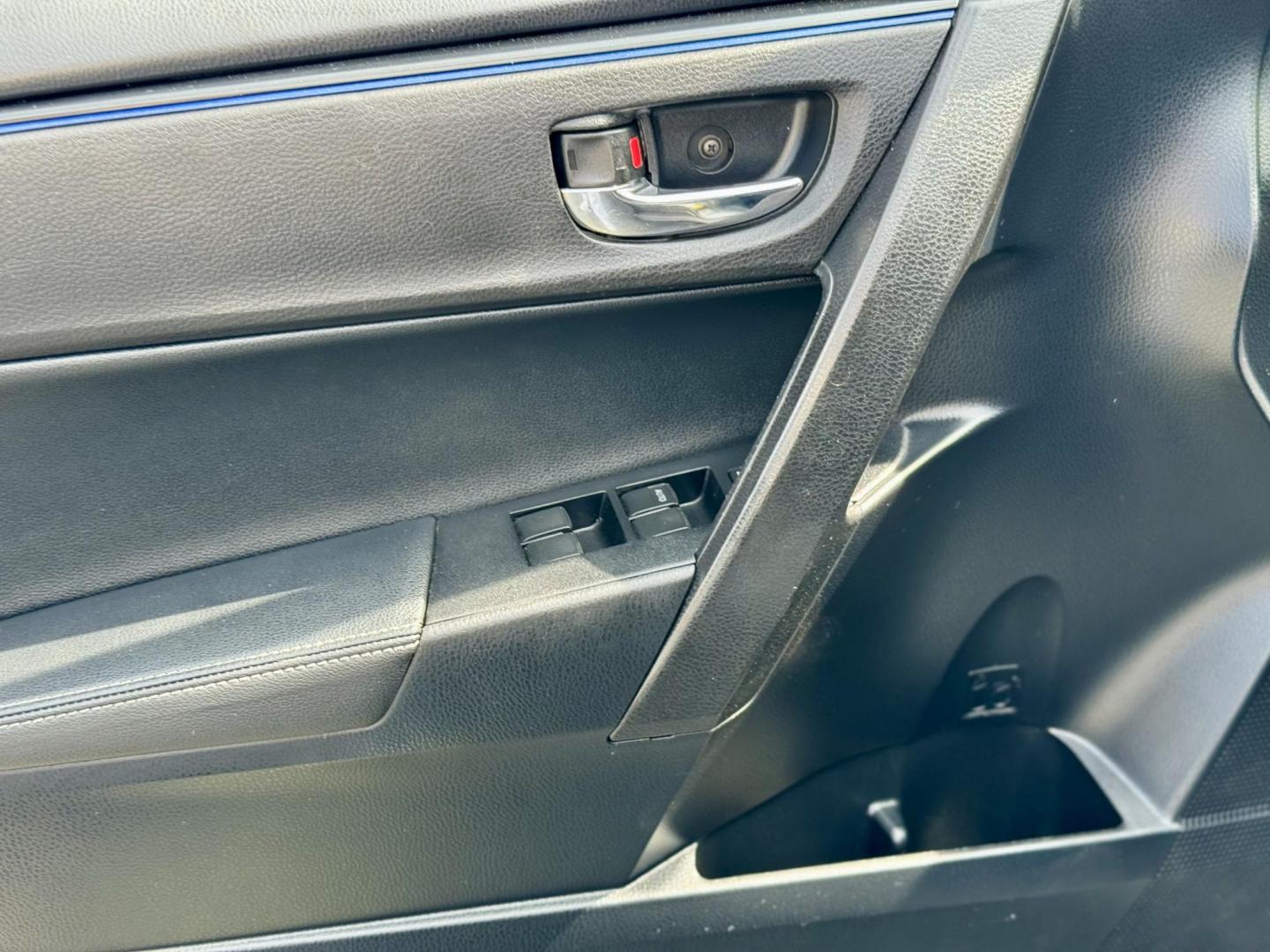 2019 GRAY Toyota Corolla SE CVT (2T1BURHE8KC) with an 1.8L L4 DOHC 16V engine, CVT transmission, located at 7600 S Western Ave., Chicago, IL, 60620, (773) 918-3980, 0.000000, 0.000000 - Photo#12