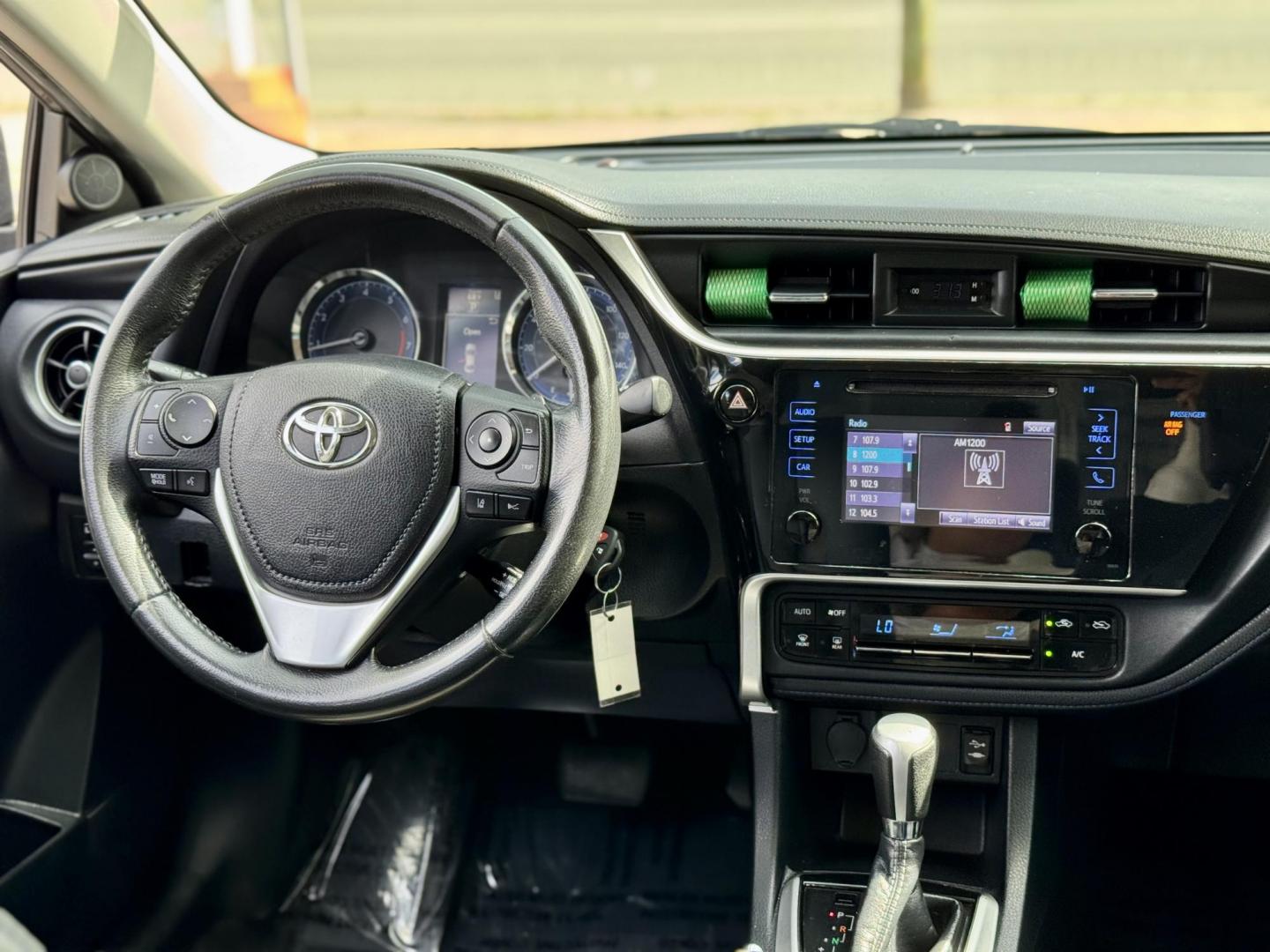 2019 GRAY Toyota Corolla SE CVT (2T1BURHE8KC) with an 1.8L L4 DOHC 16V engine, CVT transmission, located at 7600 S Western Ave., Chicago, IL, 60620, (773) 918-3980, 0.000000, 0.000000 - Photo#5