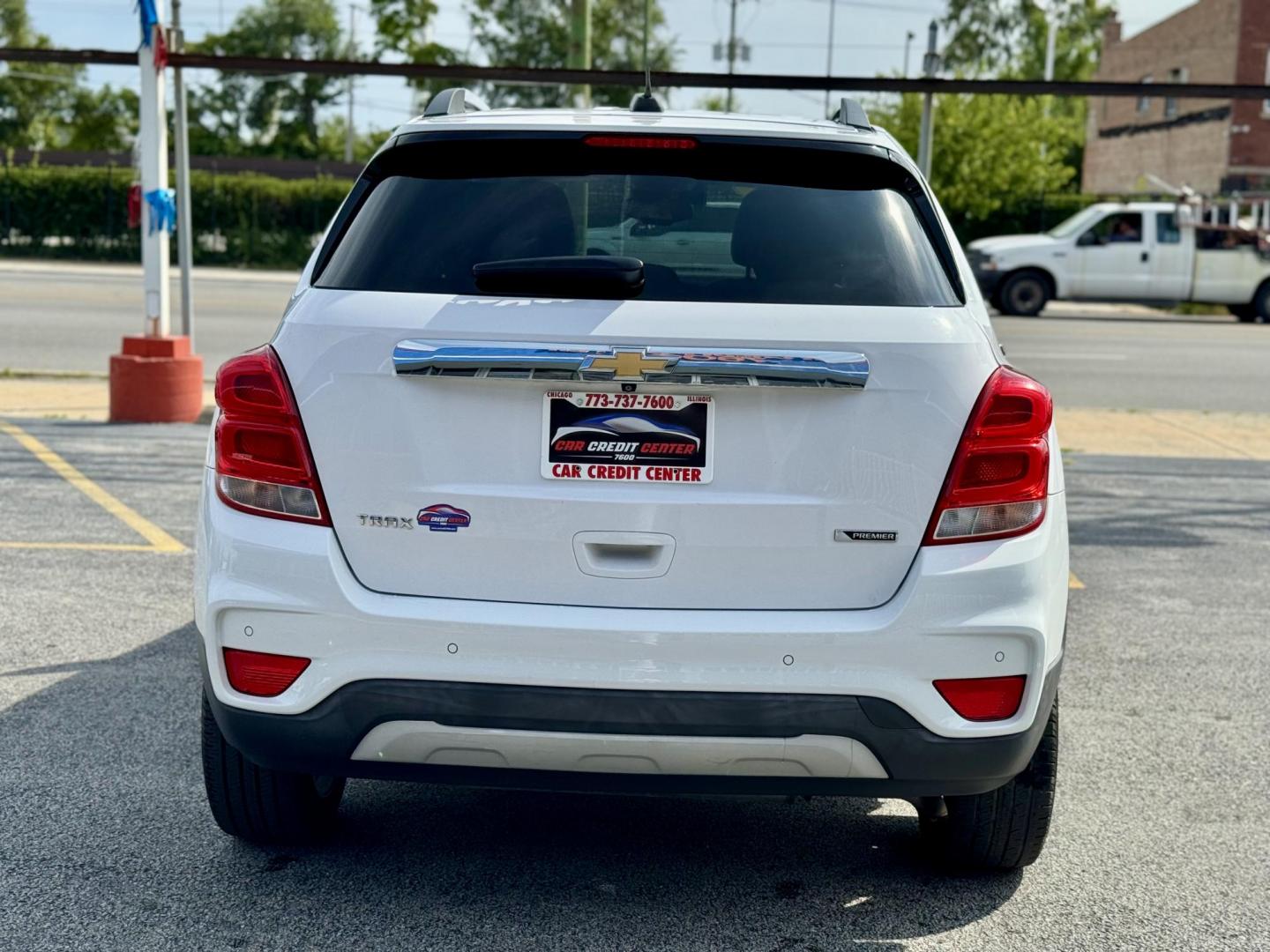 2018 WHITE Chevrolet Trax Premier FWD (3GNCJMSB2JL) with an 1.4L L4 DOHC 16V engine, 6A transmission, located at 7600 S Western Ave., Chicago, IL, 60620, (773) 918-3980, 0.000000, 0.000000 - Photo#3