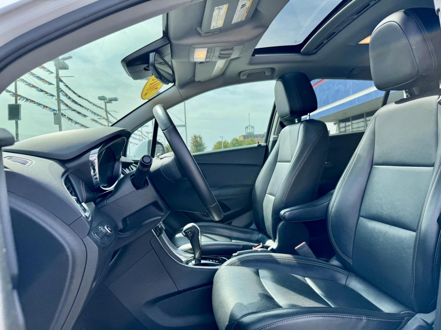 2018 WHITE Chevrolet Trax Premier FWD (3GNCJMSB2JL) with an 1.4L L4 DOHC 16V engine, 6A transmission, located at 7600 S Western Ave., Chicago, IL, 60620, (773) 918-3980, 0.000000, 0.000000 - Photo#7