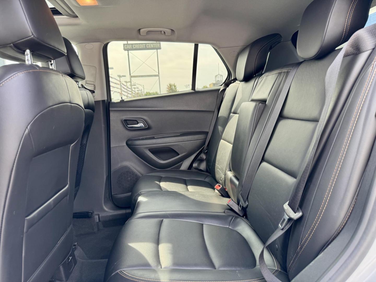 2018 WHITE Chevrolet Trax Premier FWD (3GNCJMSB2JL) with an 1.4L L4 DOHC 16V engine, 6A transmission, located at 7600 S Western Ave., Chicago, IL, 60620, (773) 918-3980, 0.000000, 0.000000 - Photo#11