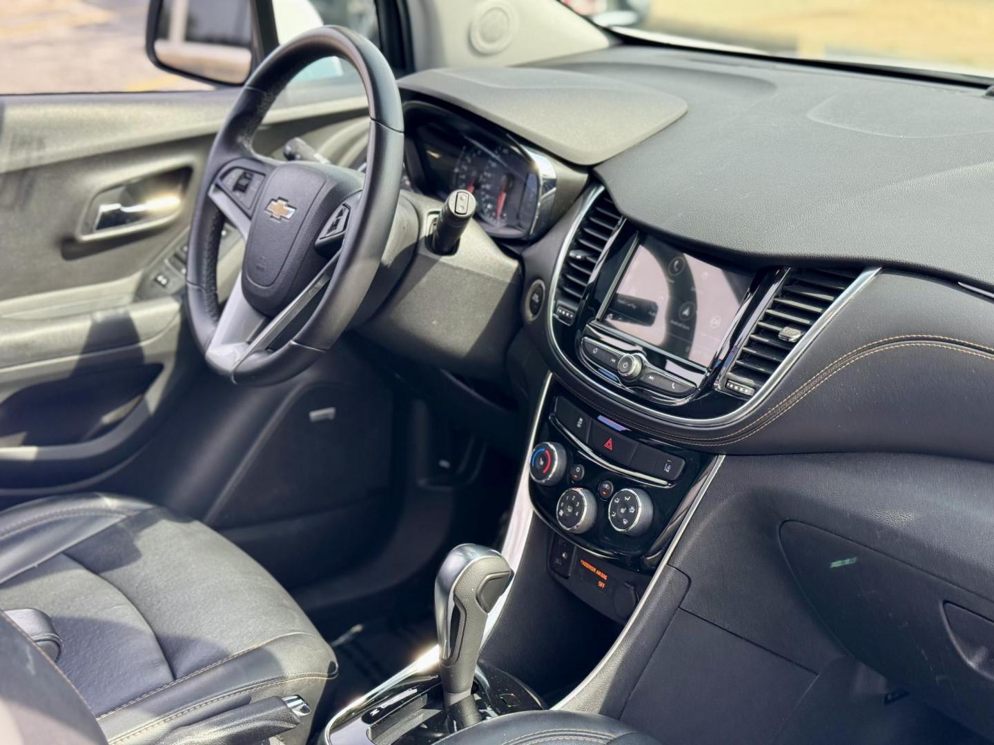 2018 WHITE Chevrolet Trax Premier FWD (3GNCJMSB2JL) with an 1.4L L4 DOHC 16V engine, 6A transmission, located at 7600 S Western Ave., Chicago, IL, 60620, (773) 918-3980, 0.000000, 0.000000 - Photo#8